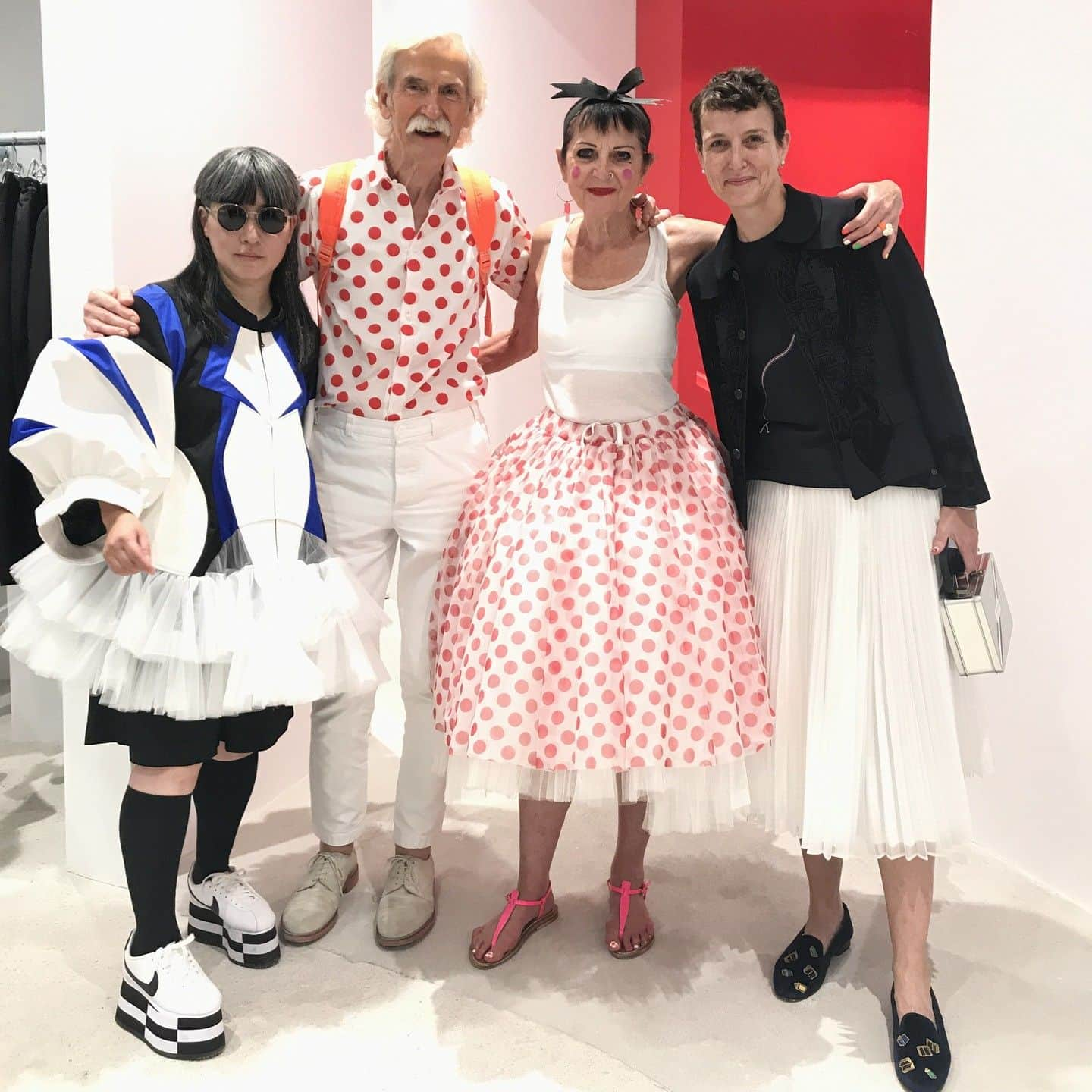 装苑さんのインスタグラム写真 - (装苑Instagram)「コム デ ギャルソン（COMME DES GARÇONS）のパリの新ショップがオープン！  パリコレ期間中に開催されたお披露目会に、個性豊かな顧客やファッション関係者が集まりました。  Comme des Garçons, 54 rue du Faubourg St-Honoré 75008 Paris 【パリ支局】  #parisfashionweek #SS2024 #COMMEDESGARÇONS」10月5日 10時51分 - soenonline