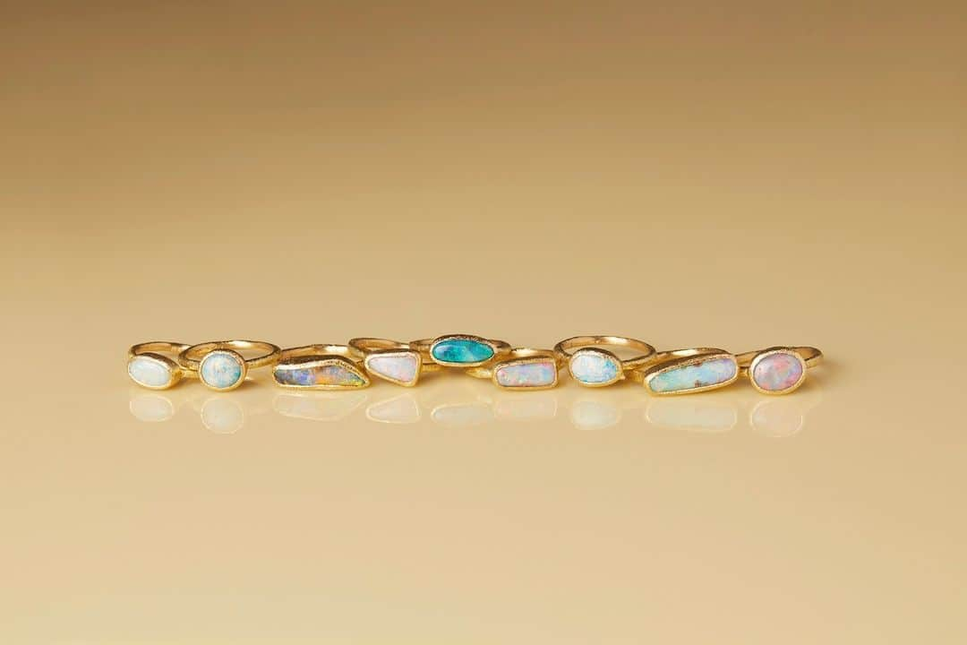 サトミ カワキタさんのインスタグラム写真 - (サトミ カワキタInstagram)「For the month of October, we introduce 10 captivating One-of-a-Kind rings featuring its mesmerizing birthstone, opal. Take these magical rainbows with you wherever you go.」10月5日 2時01分 - satomi_kawakita_jewelry