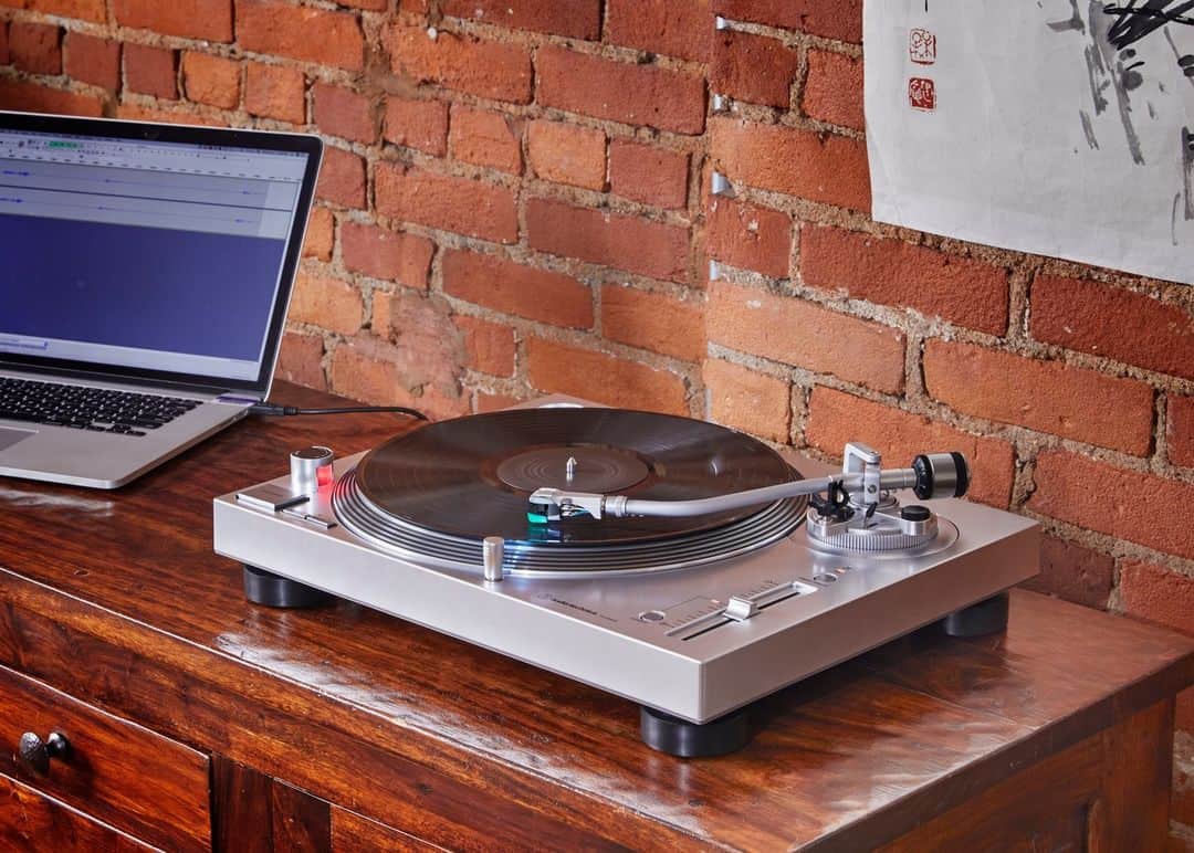 Audio-Technica USAのインスタグラム：「Whether used with your home stereo system or your computer, the AT-LP120XUSB gives you the power to shape your high-fidelity listening experience. Upgrade your current turntable today at the link in our bio!⁠ .⁠ .⁠ .⁠ #AudioTechnica #Turntable # Vinyl #RecordCollection #Record⁠」