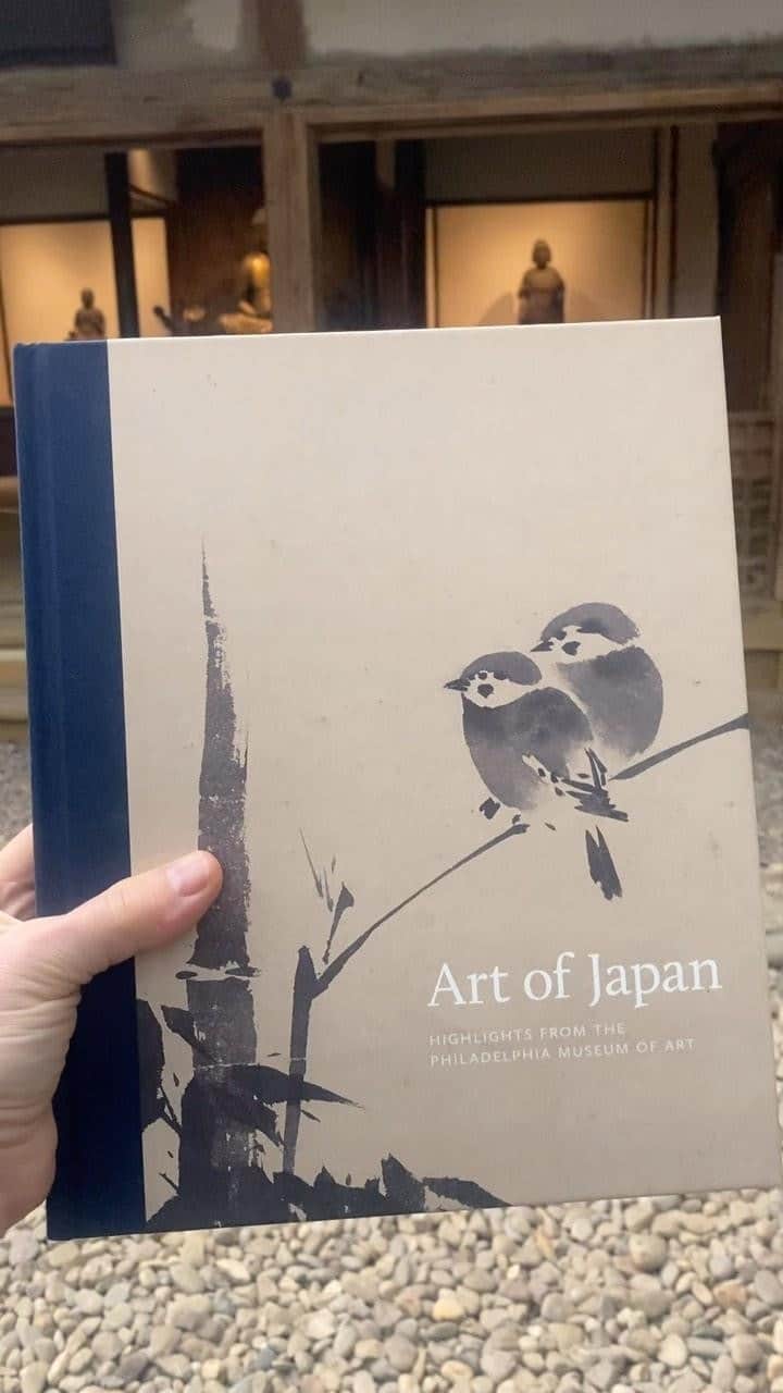 のインスタグラム：「This Friday October 6th 3:30-6:30 come celebrate the launch of our new publication The Art of Japan. The book, co-authored by Dr. Felice Fischer, the Luther W. Brady Curator of Japanese Art and Senior Curator of East Asian Art at the Philadelphia Museum of Art and Kyoko Kinoshita, Project Associate Curator of East Asian Art, presents more than one hundred highlights of Japanese art from our collection, dating from the Neolithic period to today. You will have the opportunity to purchase the book and get your copy signed by Dr. Fischer! No reservation necessary.   Signing will take place at the museum store on Level 1, West Entrance.  #philadelphiamuseumofart #booksofinstagram #artofjapan #japaneseart」