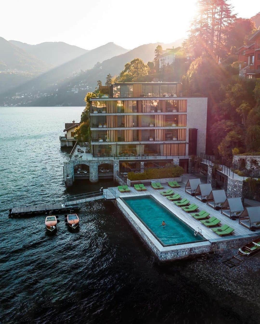 PicLab™ Sayingsさんのインスタグラム写真 - (PicLab™ SayingsInstagram)「Lake Como has long been known as an iconic destination in Italy. 🚤 🇮🇹 Located at the foot of the alps, this place offers jaw-dropping views and luxurious modern stays like the one pictured here. Have you checked Como off of your bucket list?   📌 @ilsereno  🎥 @jeremyaustiin」10月5日 2時12分 - paradise