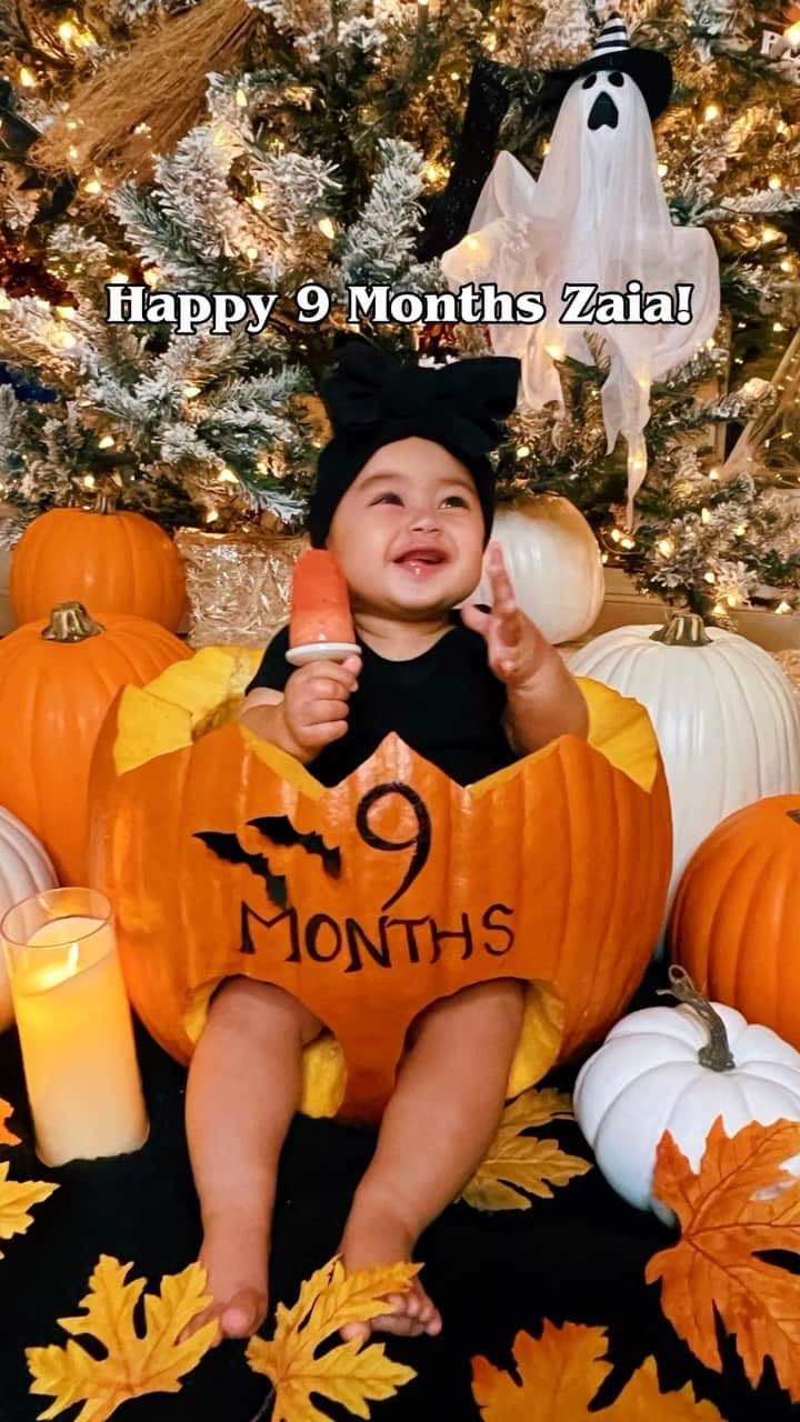 リアン Vのインスタグラム：「Happy 9 months to our little pumpkin @zaiasky! 😍🎃 Followe @wearethebenjamins for more of our family content!」