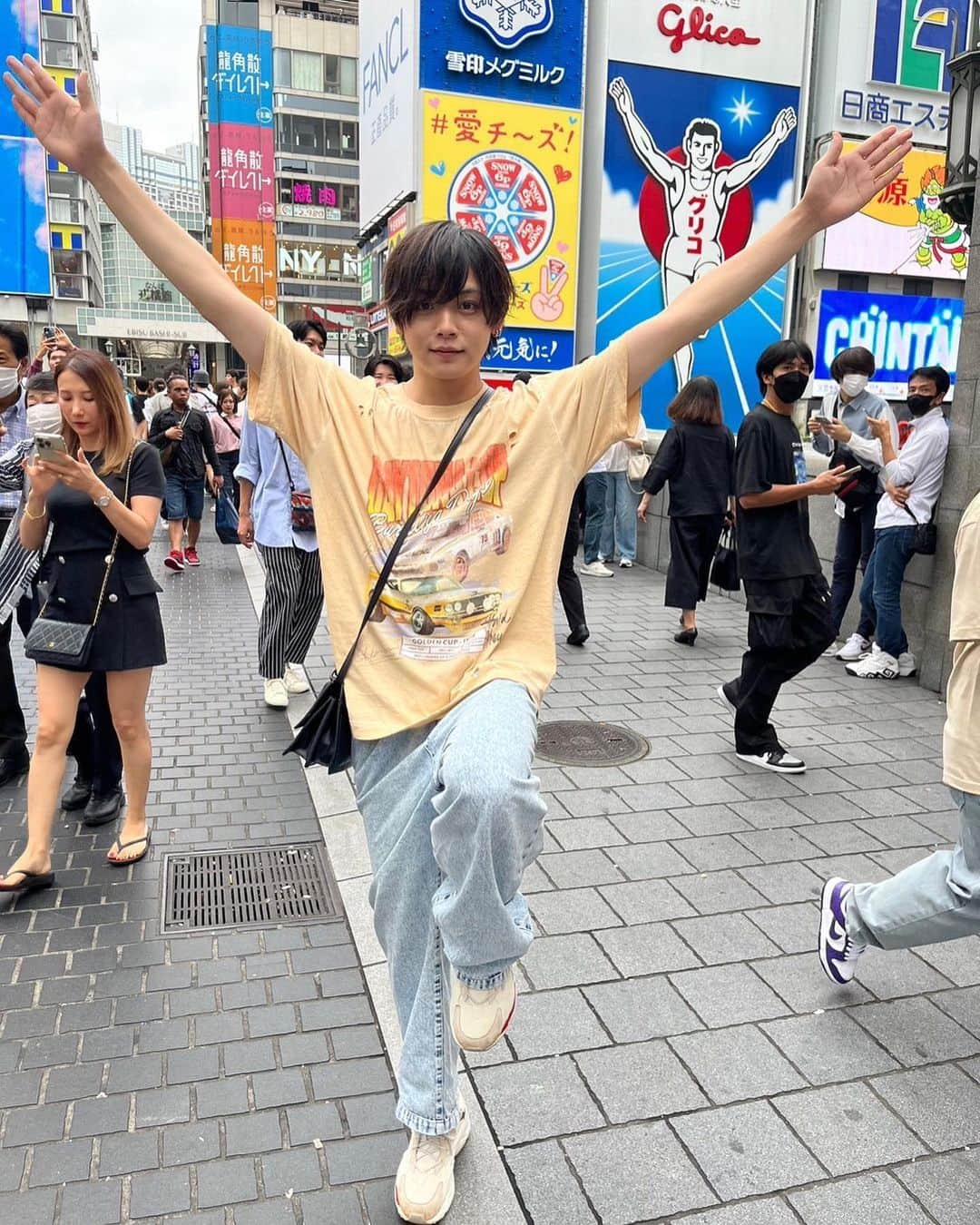 りゅうのインスタグラム：「大阪って意外と思い入れある街なんだよな  #メイク男子 #メン地下 #メンズアイドル #ヘアメイク #自撮り界隈 #ulzzangboy #雰囲気 #新宿 #歌舞伎 #美男美女と繋がりたい #雰囲気好きな人いいね #サロモ #メンズコンカフェ #V系 #ootd #配信者 #koriander #l4l #ホスト #ホスト好き #担当 #キャスト #量産型ヲタク #ピアス男子 #自撮り界隈の人と繋がりたい #selfie #ホワイトカラー #ウルフカット #病み垢 #タトゥー」