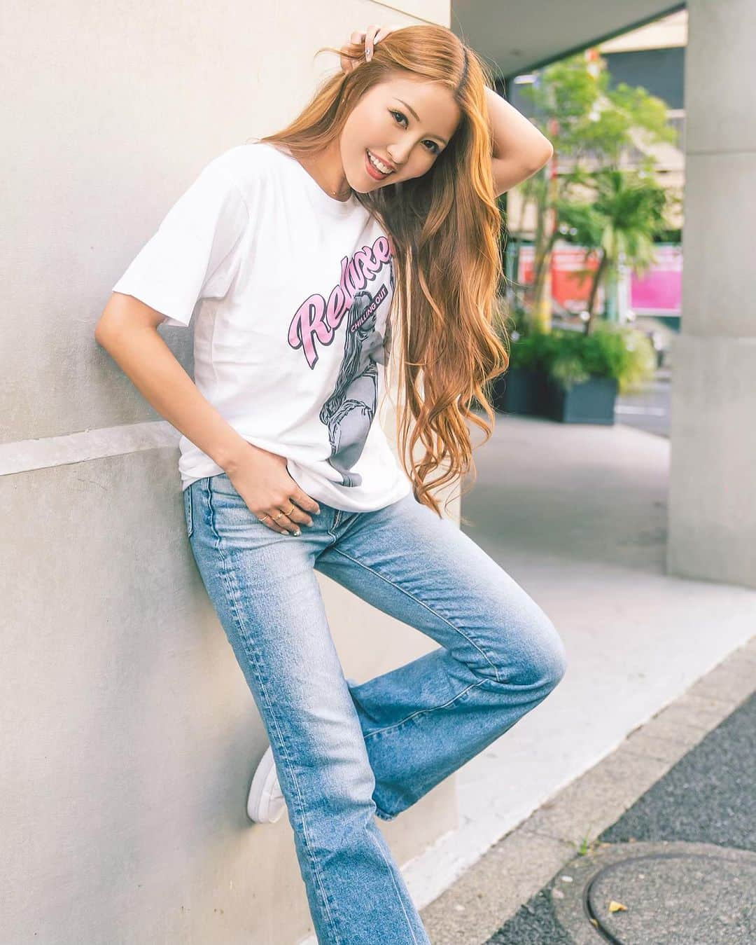 渡辺加苗のインスタグラム：「今週末❤️土曜日❤️  ＜TNB×CYBERJAPAN DANCERS×NEONMAFIAコラボTシャツ＞ かなへぇデザインTシャツ💕 男性も女性も着て可愛いポイントのピンク👚 POP UPイベントにゲットしにきてね❣️ ノベルティや購入特典付きで、お待ちしてます🥰🫶 @tnb.tokyo   🛍POPUP詳細🛍 ■開催日：10/7(土)13:00~16:30 ■開催場所：東京都渋谷区神宮前3-22-6 ・ノベルティ：オリジナルステッカー ・購入特典： 1枚購入→握手 2枚購入→握手 / サイン 3枚購入→握手 / サイン / 5名メンバーとの集合写真 #TNB #CYBERJAPANDANCERS #NEONMAFIA #コラボ #Tシャツ #かなへぇ」