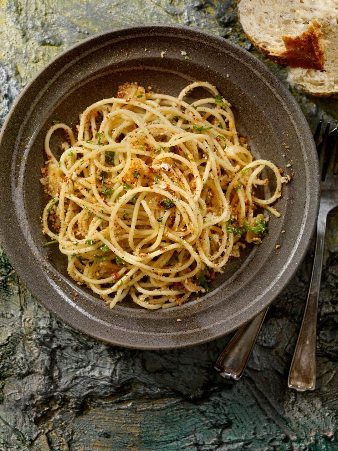 ELLE Germanyのインスタグラム：「Noch besser als Carbonara: Chili Cheese Pasta! ✨  Credit: Getty Images #pasta #carbonara #chilicheesepasta #recipes #rezepte」