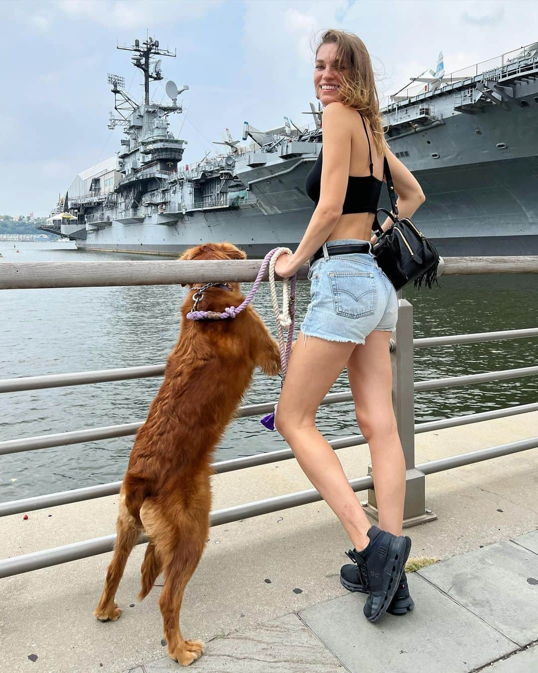 サマンサ・グラドヴィルさんのインスタグラム写真 - (サマンサ・グラドヴィルInstagram)「Sunshiny autumn day visiting the Intrepid with my best girl 💗🐾 #aurora」10月5日 2時36分 - samgradoville