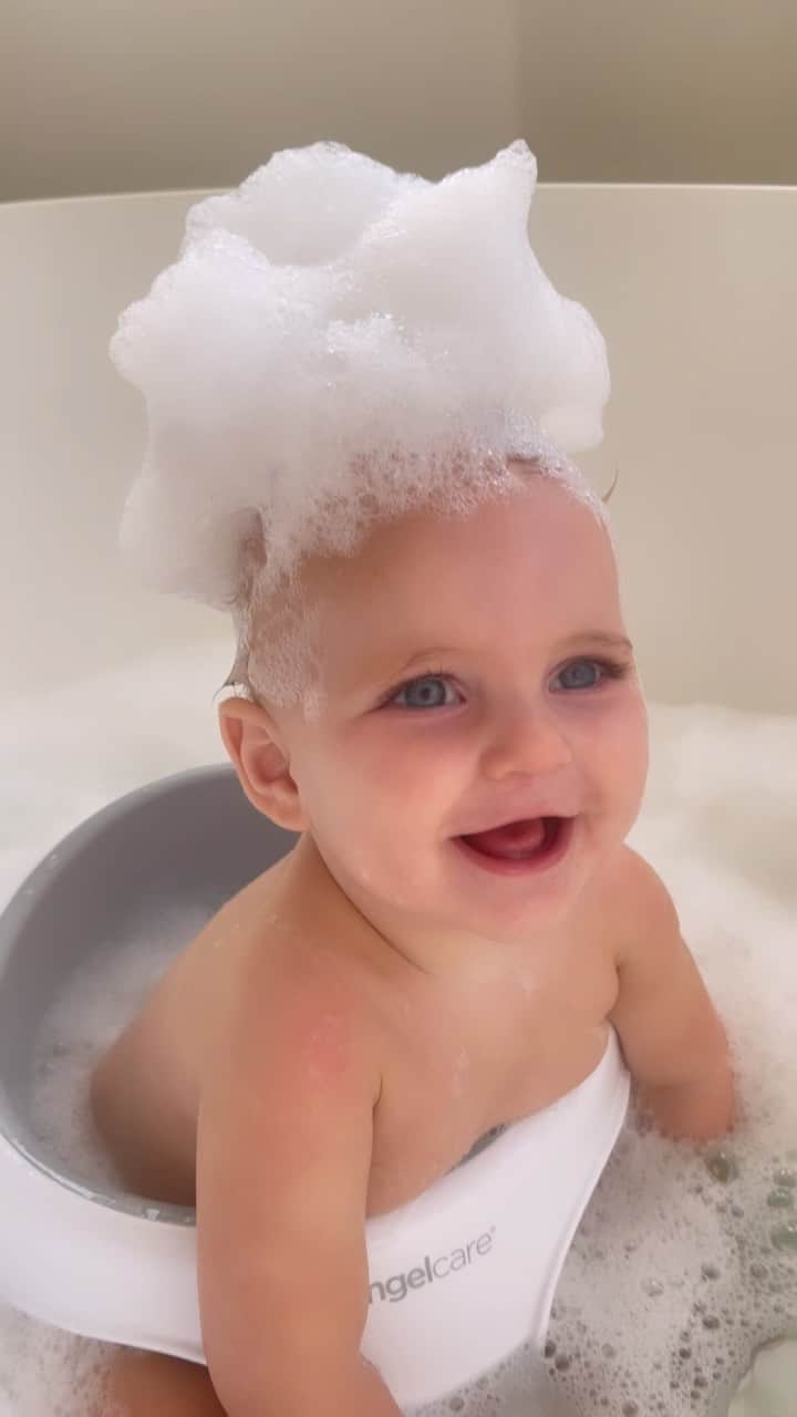 のインスタグラム：「Margot our beautiful baby girl we adore you 🤍🫶🏼」