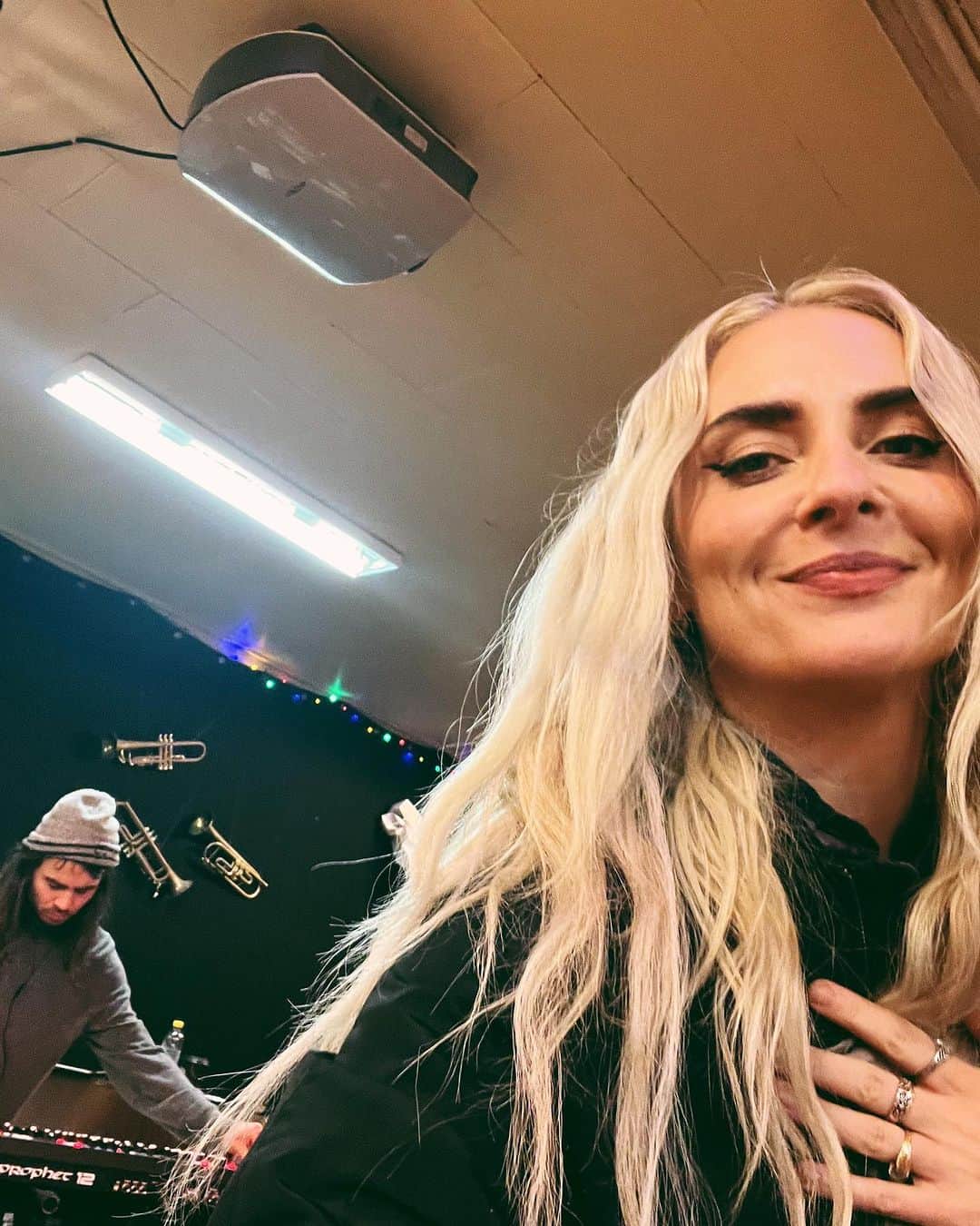 アイヴォール・ポルスドッティルのインスタグラム：「Band rehearsal day 🥁🎸🎹  6 days to go until my show at @harpareykjavik and I am beyond excited and thrilled to tell you that my lovely friend @asgeirmusic will be joining us as special guest for this show 🤩🥰♥️」