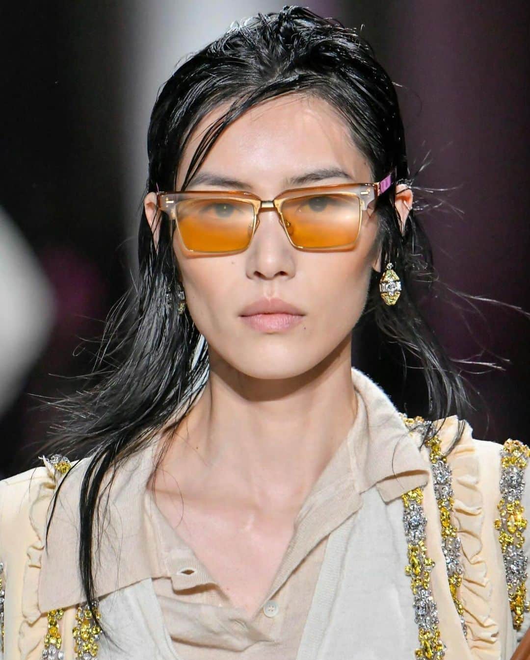 リウ・ウェンさんのインスタグラム写真 - (リウ・ウェンInstagram)「The best summer vibes to end this fashion season! Loved walking in this @miumiu look on the runway ☀️ It was an absolute pleasure to finish SS24 with you Miuccia lottavolkova @guidopalau @patmcgrathreal @ashleybrokaw! And one final farewell to the wonderful @zambishot...wishing you the best!❤️」10月5日 3時22分 - liuwenlw