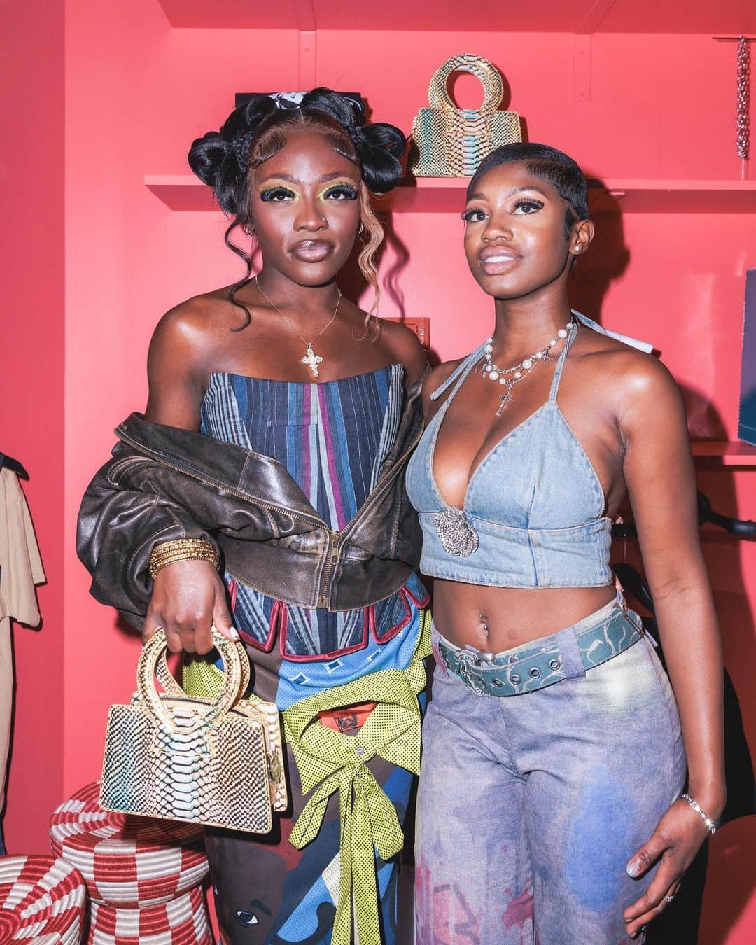 のインスタグラム：「Fortune fall on you.✨🌍  There’s something magic about the ALÁRA at Brooklyn Museum shop. From the cosmic allure of Lagos Space Programme (@lagosspaceprogramme) to the “apparel as activism” mentality of Mami Wata (@mamiwatasurf) and the influential simplicity of Waf (@wflsncrm)… come and be captivated!  Shop these designers and more in-person or online at the link in our bio. No ticket necessary.  📷 Photographer: Hagop Kalaidjian, Retoucher: Alexander Fischer  #AfricaFashion #AfricaFashionBkM #ALARAxBrooklynMuseum #ALARAlagos」