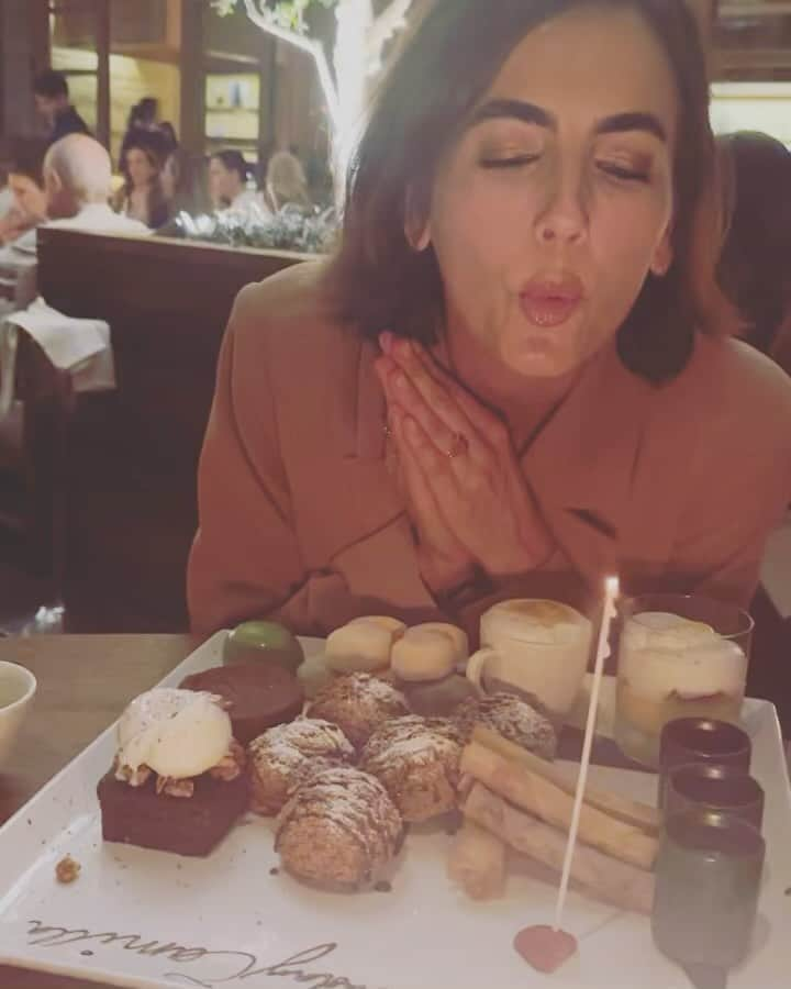 カミーラ・ベルのインスタグラム：「Obrigada pelo carinho e as mensagens!! Gracias por las menajes cariñosos!!! Thank you for the kind birthday wishes ! Going to keep celebrating this one life we have !!! 🧡🎉🥰🙏」