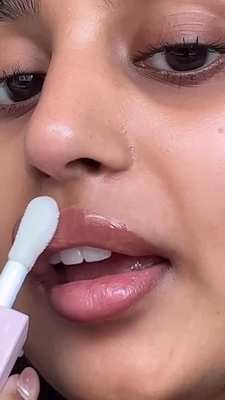 ASOSのインスタグラム：「3 step rule for the perfect 👄’s   @kyliecosmetics As Seen On @lailapaul7  💖Sugar Lip Scrub [132535423]  💖Lip Oil [500586542]  💖Velvet Lip Kit [500586663]」