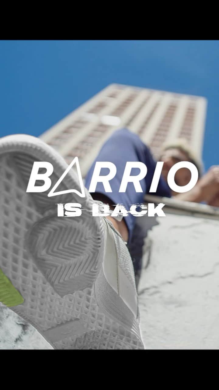 ショーン・ガルニエのインスタグラム：「BARRIO.IS.BACK! 😎 Unleash your game on any ground with the garantee of comfort and durability!👟 🤝Street inspired and co-created with the legends of street football @seanfreestyle & @s3society_official  . . #futsal #futbolsala #futsalskills #futbolsala #street #streetstyle #streetfootball #streetstyle #streetlife_style」
