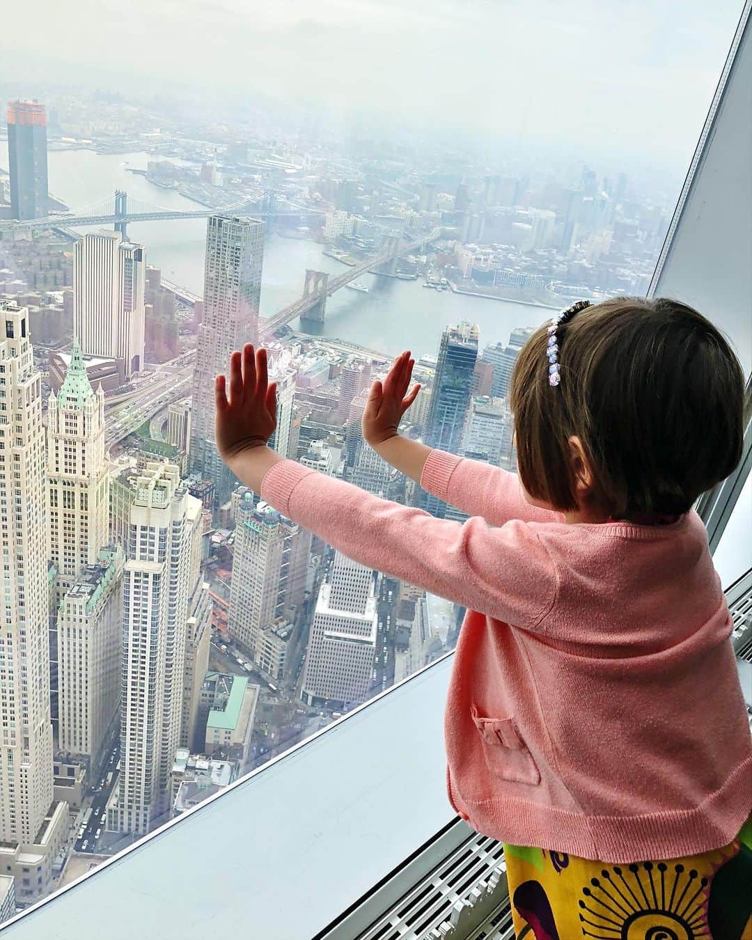 Ilana Wilesさんのインスタグラム写真 - (Ilana WilesInstagram)「Everyone always asks me where they should go in NYC for the best view, so here are my reviews of the most popular vantage points. Photos 1-3: One Vanderbilt is my vote for the best view of NYC. It has the best view of the Empire State Building and the Chrysler Building, which you can find on the east side of the building. It’s also got several ways to see the view— the mirror room, the glass box, the glass elevator, etc so there is a lot to do once you get to the top. Photos 4-5: We loved going to the top of the Empire State Building, especially since there is a ton of NYC nostalgia in their newly built museum. We also spent the extra money to go to the top of the spire, which felt super special because only a few people can go to the very top at a time. But you know what the view is missing? The Empire State Building. Photos 6-7: Top of the Rock is the quintessential view of the city (a view that you’ll recognize from a lot of movies), with the iconic viewfinders, and I love that you can see both the Southern view of the city with the ESB and the northern view which includes Central Park, but the “experience” to get to the top feels like it needs an update. Photos 8-9: The Edge is cool with its triangular glass balcony, and if you are willing to wait in line for the corner shot, you will get a great photo, but you can’t see a lot of the iconic NYC buildings from that vantage point on the west side. Photo 10) One World Trade is the highest vantage point in the city, and you see all of the Island of Manhattan sprawling out before you, with an up-close view of the downtown skyline and the ESB in the distance. Its also got a great view of all the bridges. It was cloudy the day we went so i didn’t get the best pictures. But the part that really got me was the film that plays once you reach the top. It’s about the strength of New Yorkers and our ability to rebuild and then ends with revealing the view. Took my breath away!」10月5日 3時38分 - mommyshorts
