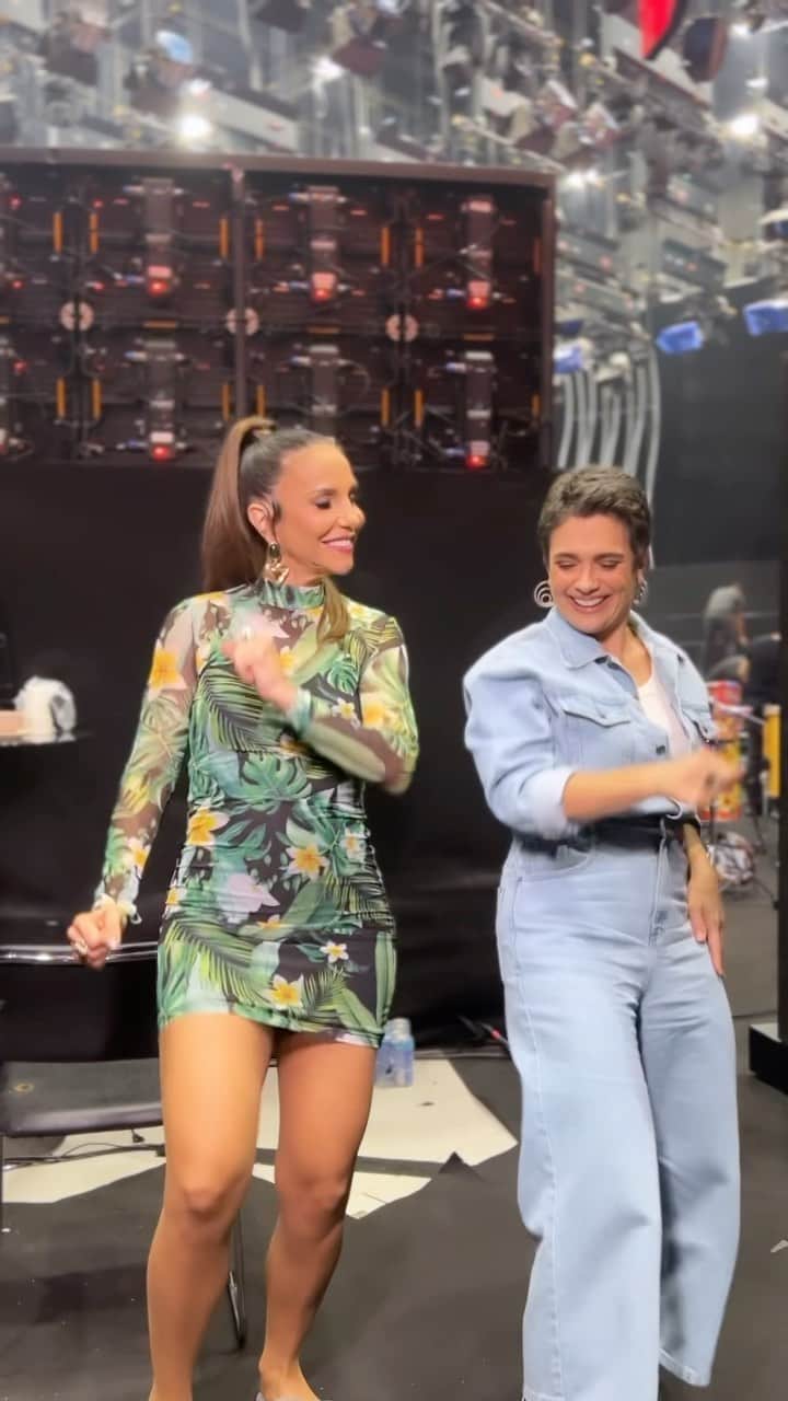 イヴェッチ・サンガロのインスタグラム：「Quem dança é ela né ninguém não. #PipocaDaIvete」