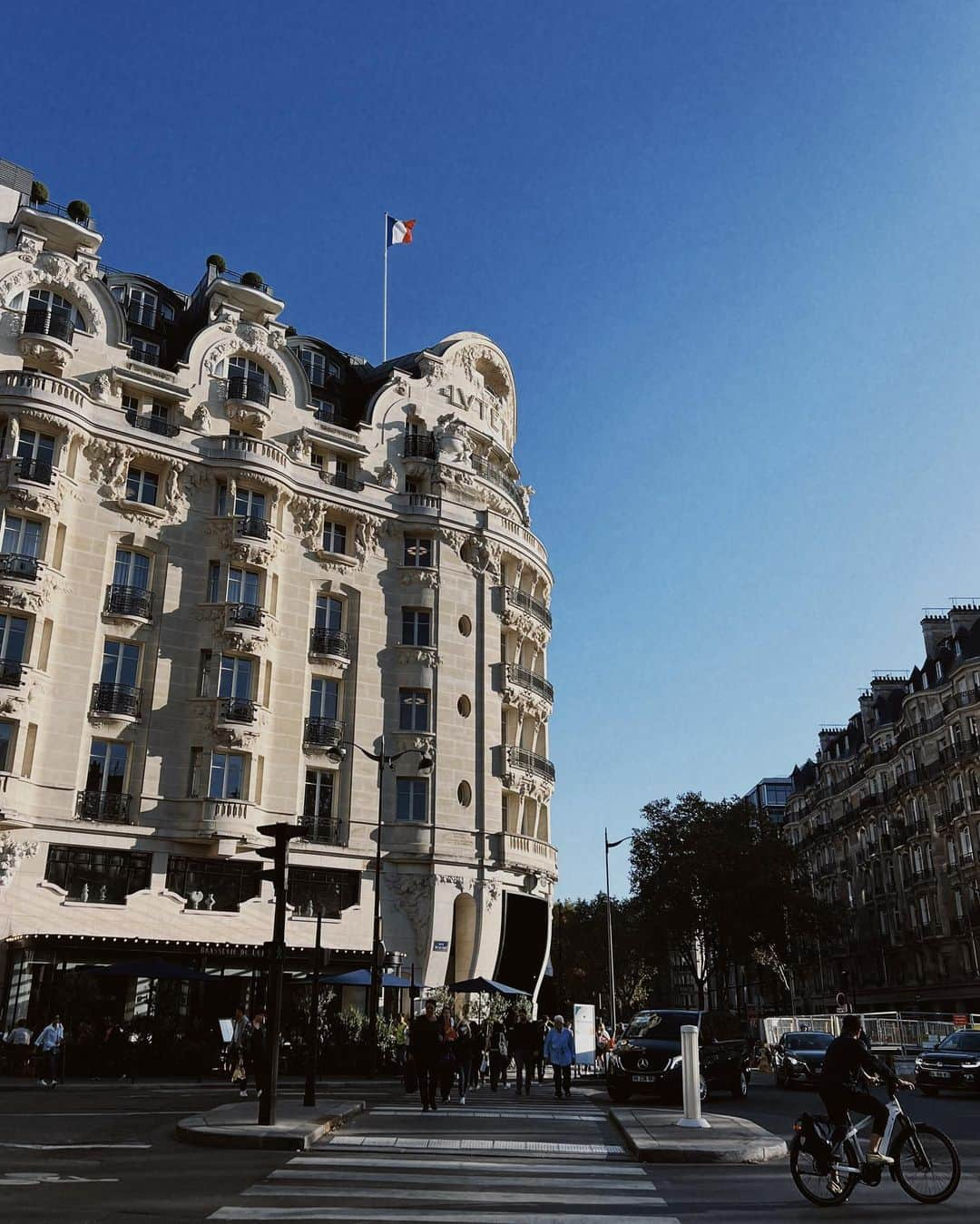 サラ・サンパイオさんのインスタグラム写真 - (サラ・サンパイオInstagram)「Bye bye paris 🥐 @hotellutetia」10月5日 3時38分 - sarasampaio