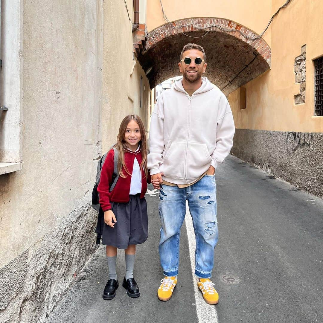 アレハンドロ・ゴメスのインスタグラム：「Primer día de cole en Italia 🇮🇹❤️」