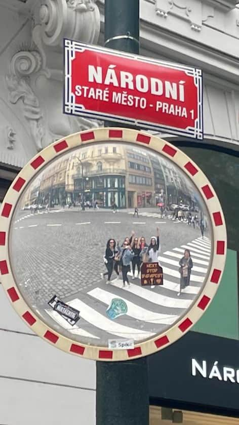 Ligia Hernandezのインスタグラム：「Que viva la vida y las amigas 💃💃💃💃💃💃🍺🍺🍺🍺🍺🍺🛫🛬 . . . #despedidadesoltera #praga🇨🇿 #amigas #celebration」