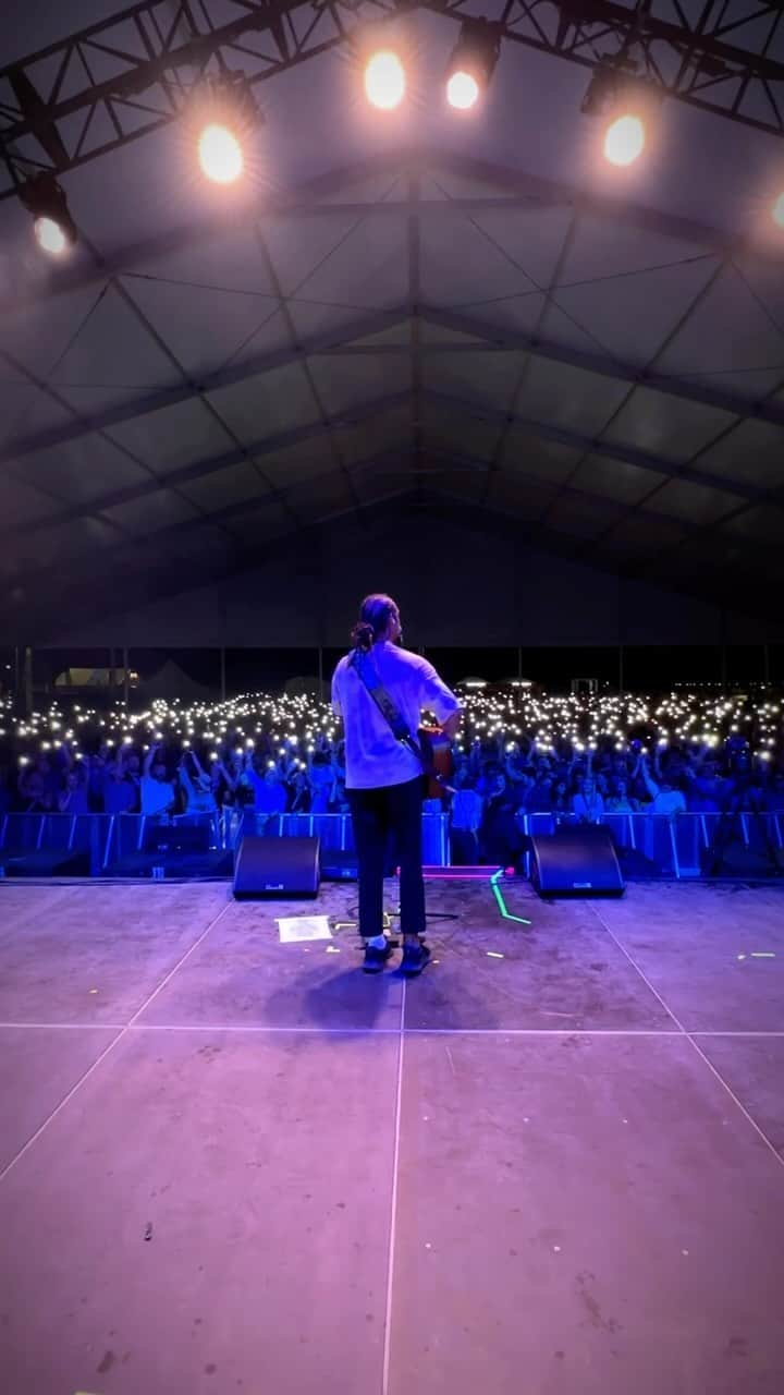 マイケル・フランティのインスタグラム：「From cooking with @chefirvine , to soul-rocking out with 30,000 people, to jamming with @jackjohnson … it’s safe to say @oceanscallingmd was EPIC!!!!!!! Take a look at this quick recap! 🔥🫶🏾🙌🏾✌🏾  Now I’m counting down the minutes to rock out with y’all again in JUST 32 days on @soulshineatsea!!!! It’s getting closer and closer! 🚢⚓️🫶🏾🙌🏾  What was your favorite moment from this summer? Comment below! 👇🏾💛✌🏾  #michaelfranti #jackjohnson #bigbiglove #chefirvine #oceanscalling #recap」