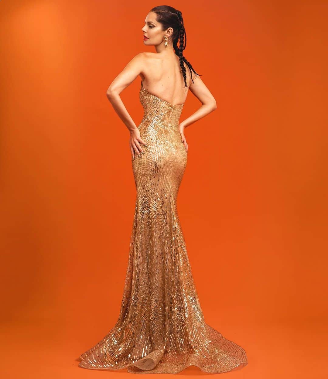 ナイーム カーンのインスタグラム：「How quickly a year goes by… Happy Anniversary @madlenakalinova Naeem Khan Spring 2024.  #NKSpring2024  Photographer @spadestudios2 Production @johnmartinezproductions Stylist @annakatsanis Hair @jonreymanhair @aveda  Makeup @georgisandev Skincare @dalba_global Shoes @alexandrebirman Undergarments @wearcommando  Naeem Khan Spring 2024 collection will be available in stores and online March 2024.」