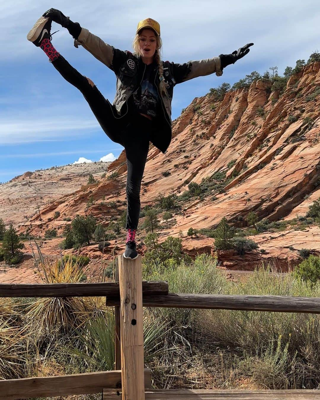 コーディー・レニー・キャメロンさんのインスタグラム写真 - (コーディー・レニー・キャメロンInstagram)「💥Day 1 Riding Motorcycles in Zion There are days when I ride and I think to myself, I’ll never find anything more beautiful than this… and then I do! Zion National Park in Utah was absolutely breathtaking. Every turn was an entrance to a natural masterpiece. The weather was perfect. We stayed in a dope RV at the St George KOA with my family which was a gorgeous 45min ride from the park. We had some lovely bonding time playing cards & hiking, had an amazing dinner at the Spotted Dog Cafe, and raced the sunset home on the bikes. Feeling super grateful😊  Reppin’ female owned moto brands: Hat by @shewolfmotoco  Shirt by @moonhoney.vintage   #zion #zionnationalpark #motolife #bikerbabe #motorcyclegirls #motoadventure #harleydavidson」10月5日 4時12分 - heyitscodee