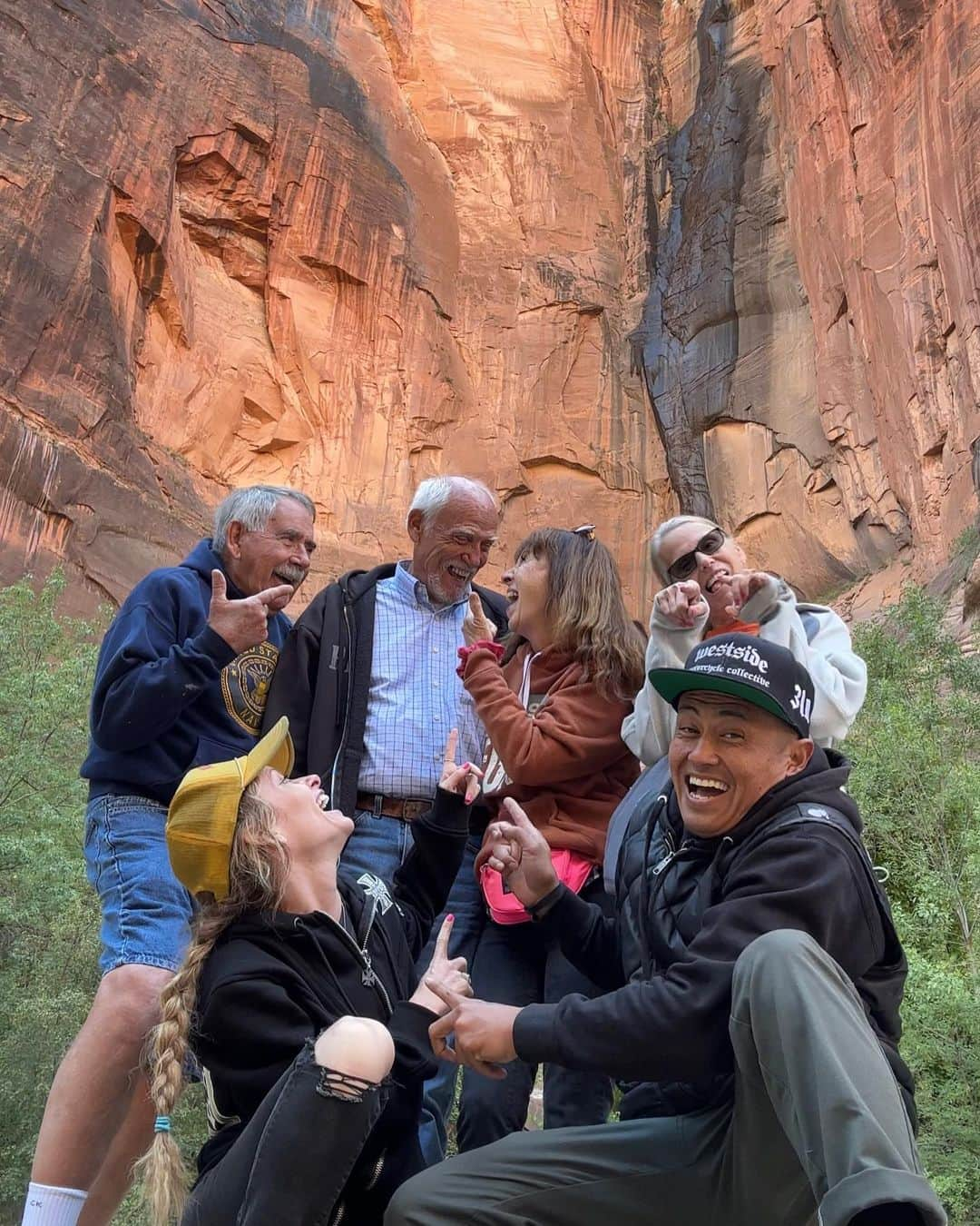 コーディー・レニー・キャメロンさんのインスタグラム写真 - (コーディー・レニー・キャメロンInstagram)「💥Day 1 Riding Motorcycles in Zion There are days when I ride and I think to myself, I’ll never find anything more beautiful than this… and then I do! Zion National Park in Utah was absolutely breathtaking. Every turn was an entrance to a natural masterpiece. The weather was perfect. We stayed in a dope RV at the St George KOA with my family which was a gorgeous 45min ride from the park. We had some lovely bonding time playing cards & hiking, had an amazing dinner at the Spotted Dog Cafe, and raced the sunset home on the bikes. Feeling super grateful😊  Reppin’ female owned moto brands: Hat by @shewolfmotoco  Shirt by @moonhoney.vintage   #zion #zionnationalpark #motolife #bikerbabe #motorcyclegirls #motoadventure #harleydavidson」10月5日 4時12分 - heyitscodee