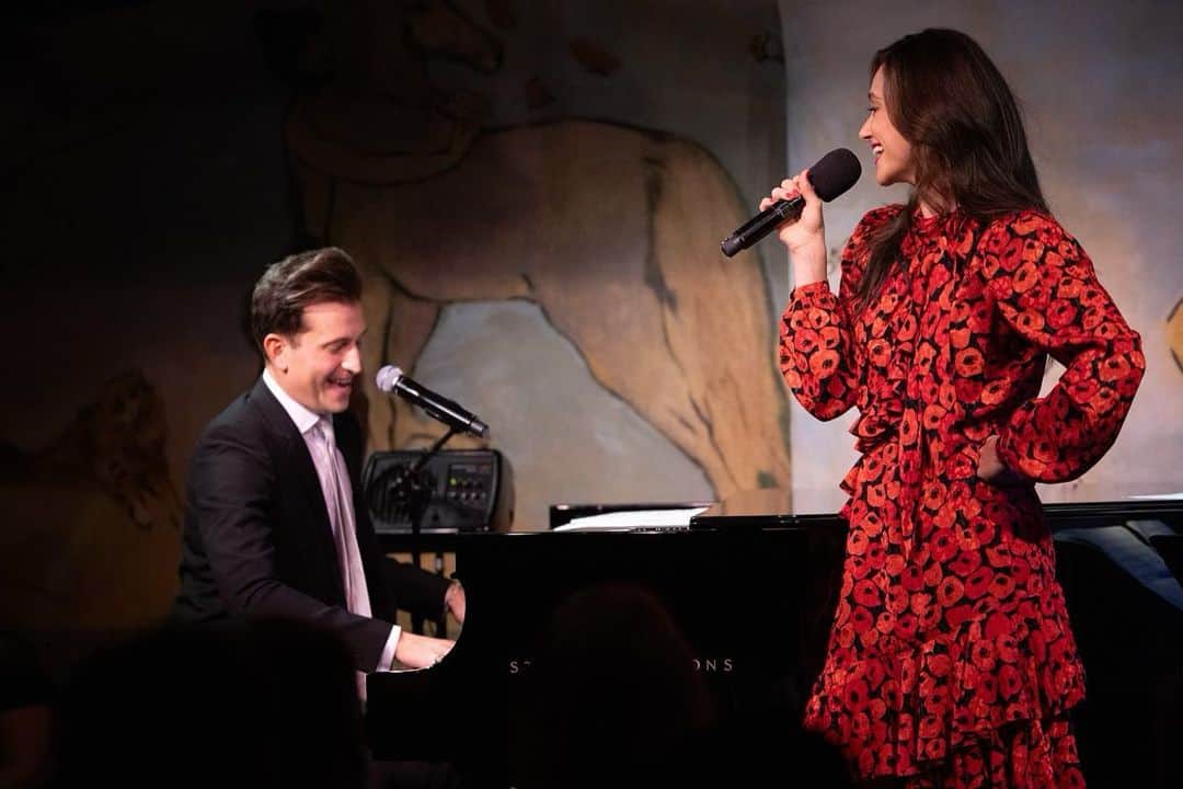 エミー・ロッサムのインスタグラム：「Last night with my friend @petercincotti at @cafecarlyle.」