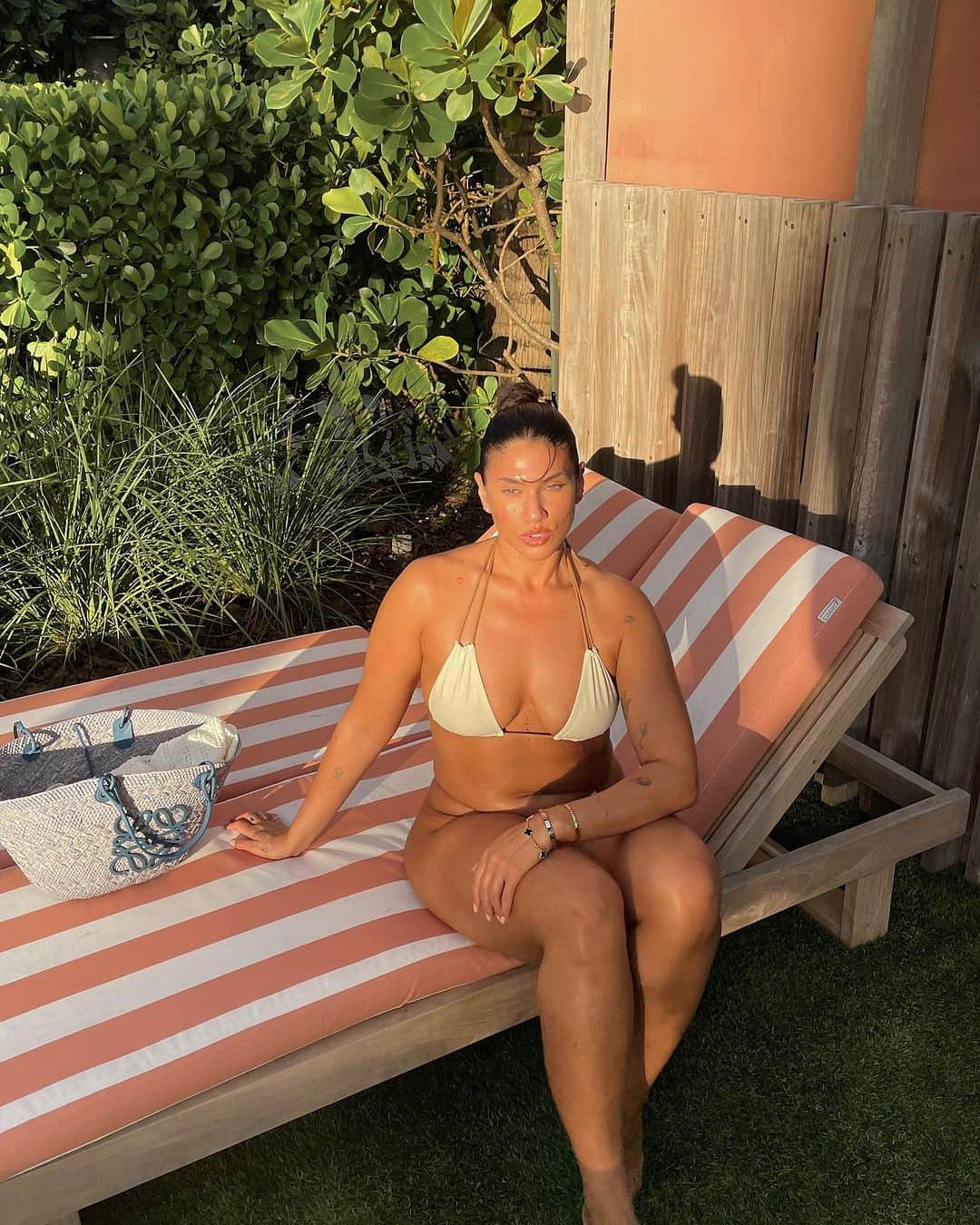 La'Tecia Thomasのインスタグラム：「Any excuse to be where the ☀️ at」