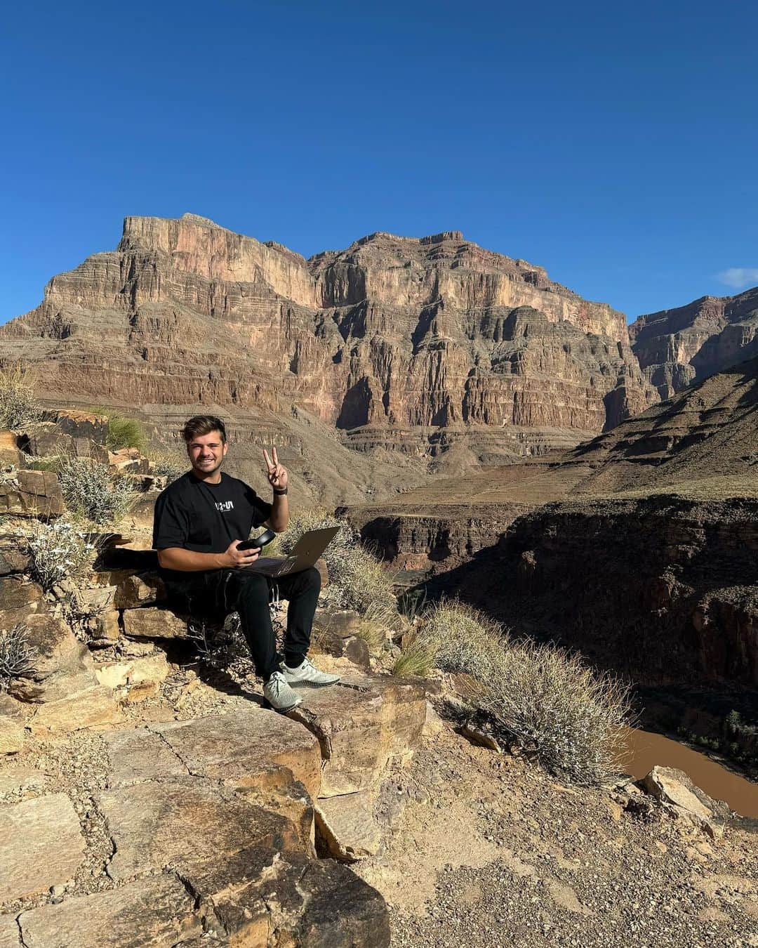 マーティン・ギャリックスのインスタグラム：「great studio」