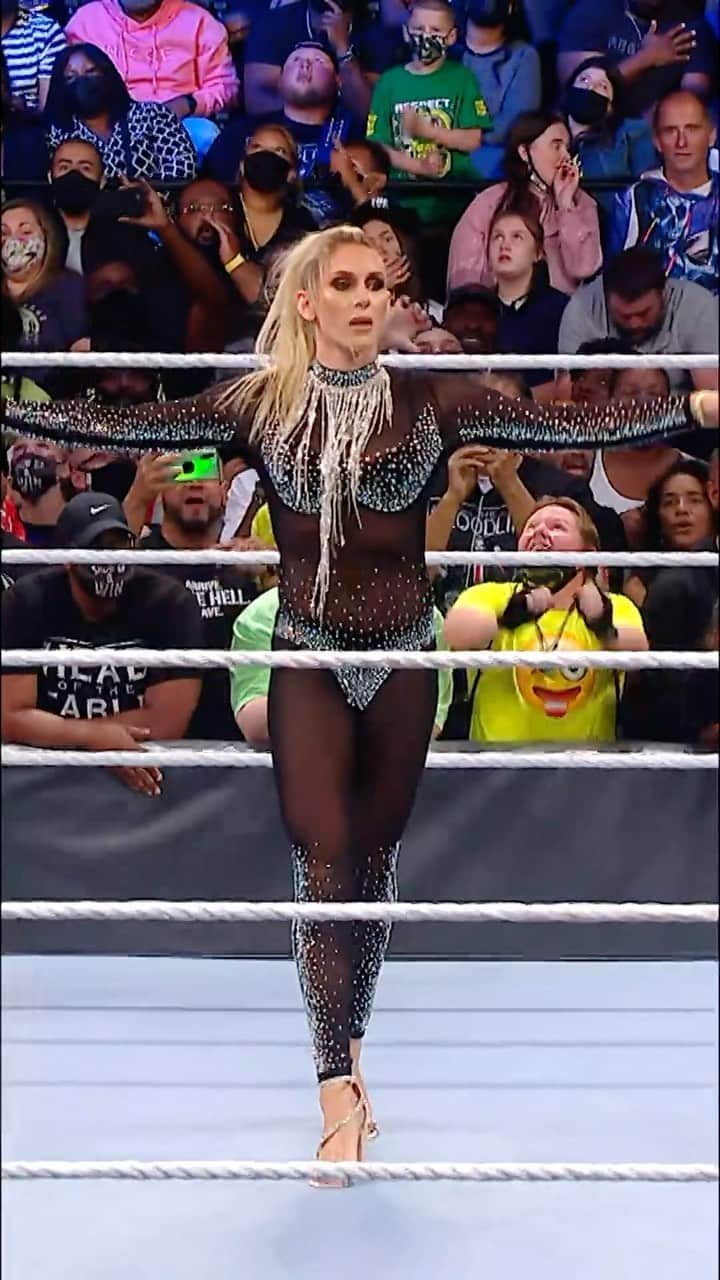 WWEのインスタグラム：「👠👠👠」