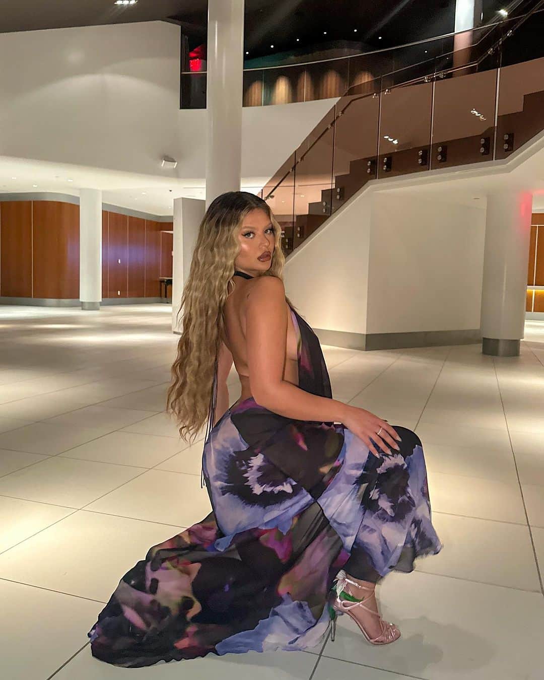 Sofia Jamoraのインスタグラム：「Everyone’s replaceable, no not me tho 💜🦄🍇💟☮️🧞🧎🏽‍♀️」