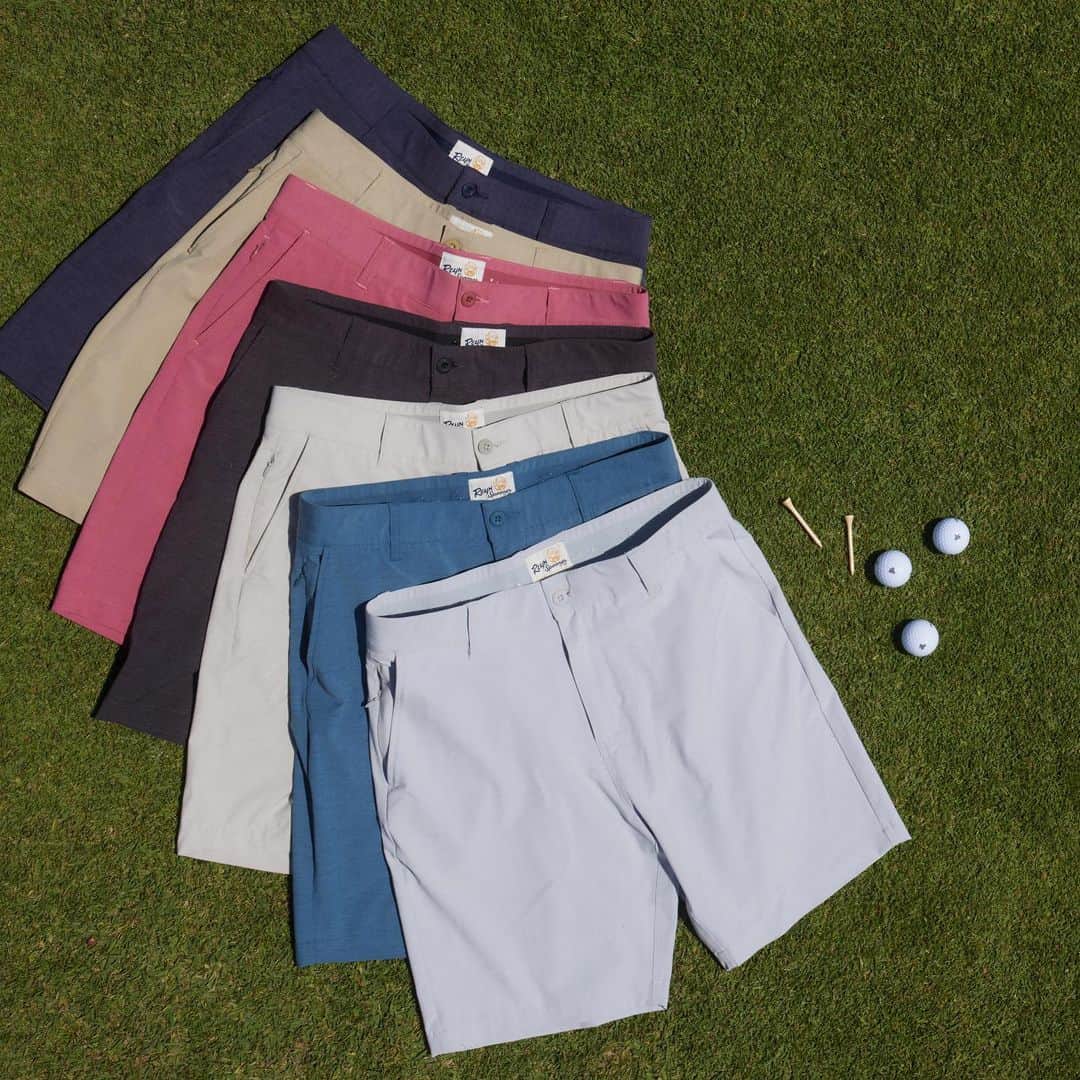 レインスプーナーのインスタグラム：「Our best selling Aloha Aina short, available in seven colors. We created these lightweight, eco-friendly shorts as a versatile option that looks just as good on the course as they do in town.  Featuring a sustainable fabric made of recycled water bottles and oyster shells, these shorts feature four-way stretch for ease of movement, moisture wicking, quick drying, and easy care. With the perfect 8 ½ inch inseam, belt loops, and a hidden side zipper pocket, say Aloha to your new go-to shorts.」