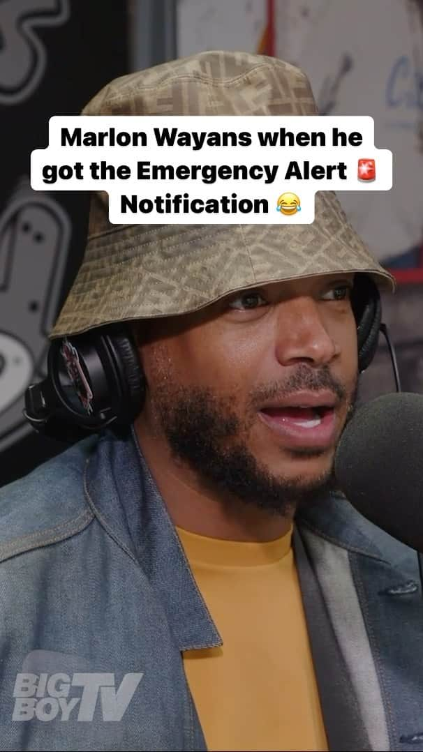 マーロン・ウェイアンズのインスタグラム：「@marlonwayans reaction to the #EmergencyAlert notification is too funny 😂🤣  Catch #MarlonWayans LIVE this weekend at @irvineimprov‼️  #emergencyalertsystem #taylorswift #traviskelce #jayz」