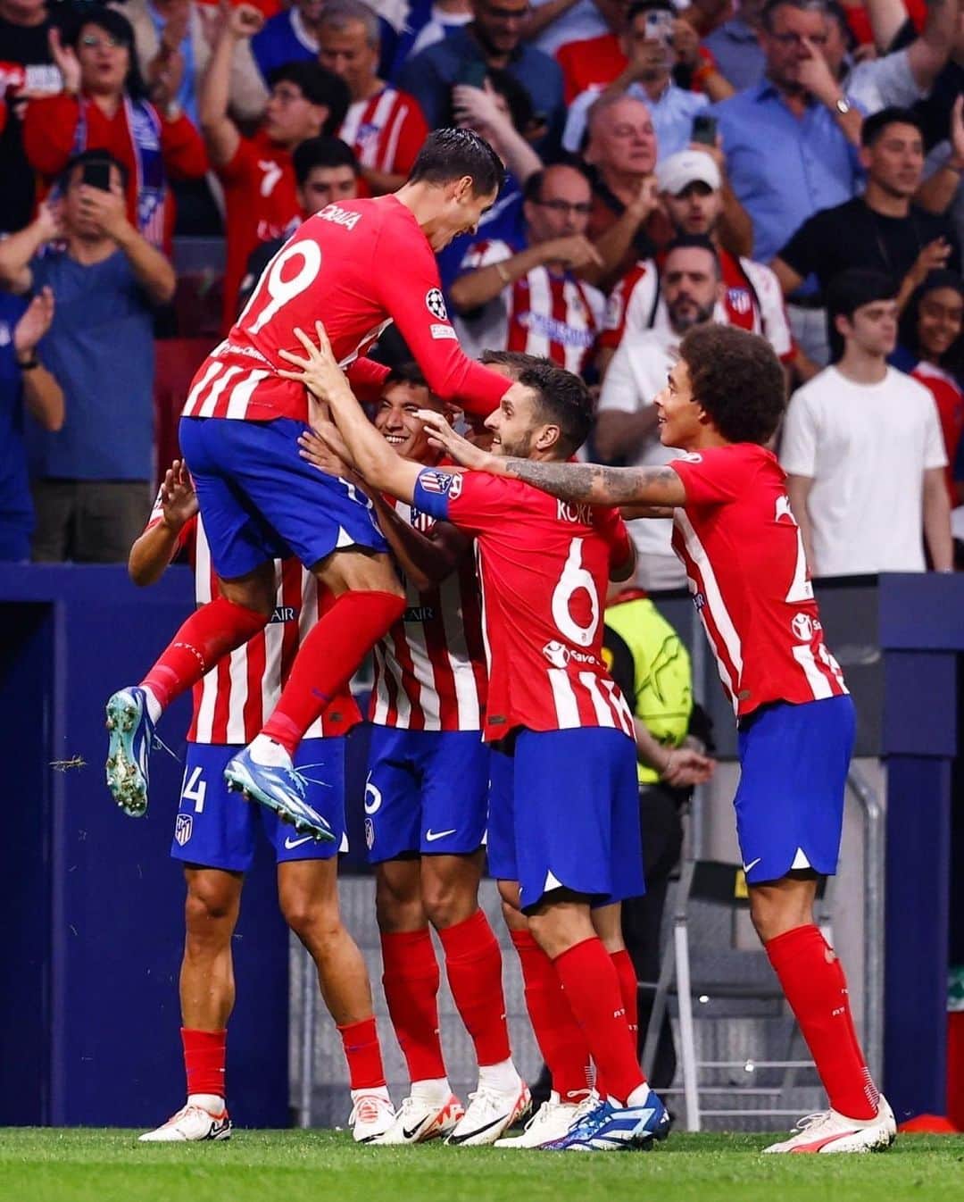 コケのインスタグラム：「Victoria de EQUIPO. Una remontada más para sumar tres puntos muy importantes. ¡Vamos @atleticodemadrid! 🏟️💪🏼 #UCL #AúpaAtleti」