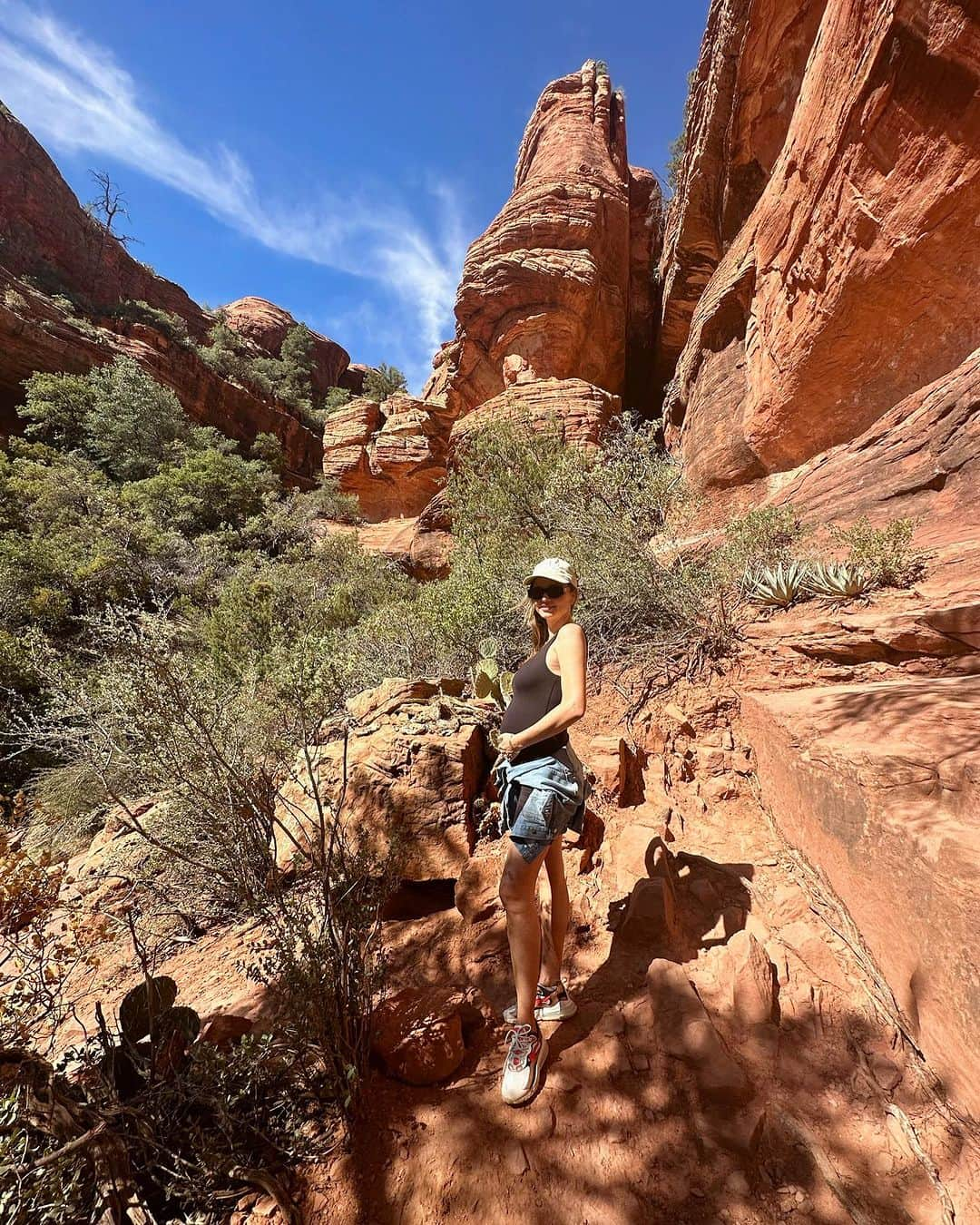 ミランダ・カーのインスタグラム：「Weekend adventures with my favourite travel partner ❤️」