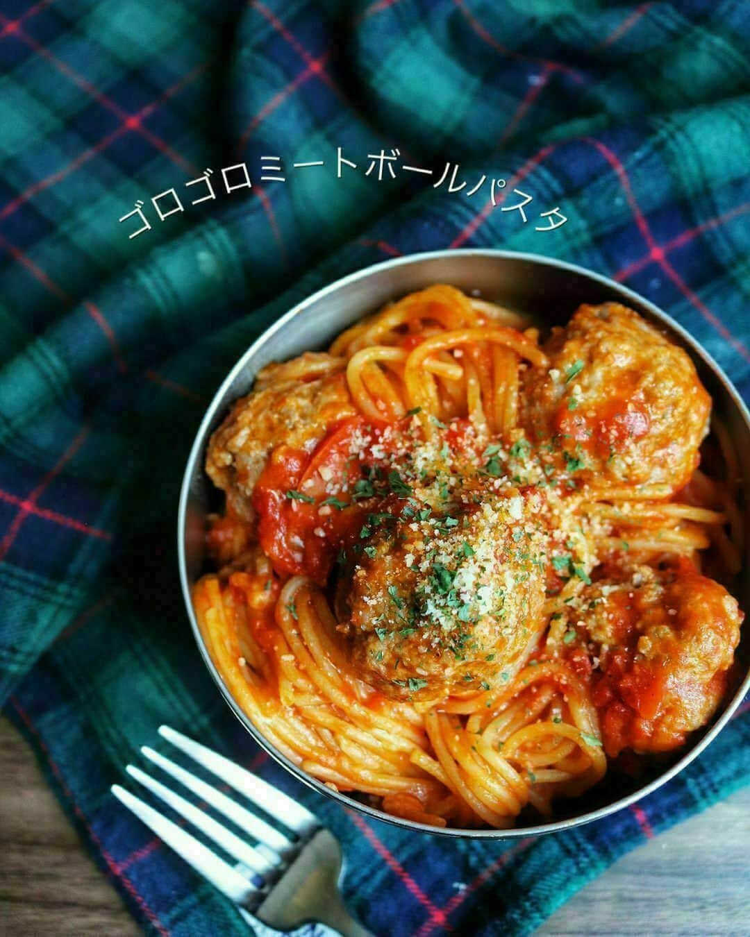 おうちごはん編集部さんのインスタグラム写真 - (おうちごはん編集部Instagram)「【 メイン1品でおなか大満足！ #1品弁当 のアイデア7選】  毎日のお弁当作りって本当に大変😮‍💨 たまには、おかずが1品だけの1品弁当にしませんか？  お肉やフライをごはんの上にドーンとのせれば、1品でもボリューム満点でおなか大満足💯  食べる人にも作る人にもうれしい #1品弁当 のアイデアをご紹介します🙌  ------------------  🍱ビーフケチャップ炒め弁当 photo by @kazumiokuda  🍱塩ねぎま焼き鳥丼 photo by @kazumiokuda  🍱レンチン味噌だれチャーシュー丼 photo by @kazumiokuda  🍱ゴロゴロミートボールパスタ photo by @kazumiokuda  🍱カジキフライのタルタル海苔弁 photo by @chakichaki52  🍱豚こまde肉巻きヤンニョム丼 photo by @chakichaki52  🍱ネギ味噌チキンのカツ丼 photo by @new.sa.08.07  🔽1品弁当のレシピについては、おうちごはんの記事をチェックしてみてくださいね！ https://ouchi-gohan.jp/3015/  ------------------  ◆ #おうちごはんLover を付けて投稿するとおうちごはんの記事やこのアカウント、おうちごはん発信のトレンドリリースなどでご紹介させていただくことがございます。スタッフが毎日楽しくチェックしています♪  ［staff : コノ］ ------------------  #おうちごはんLover #おうちごはんラバー #ouchigohanlover #ouchigohan #一品弁当 #おうちごはん #お弁当 #弁当 #おべんとう #べんとう #obento #bento #簡単弁当 #時短弁当 #手作り弁当 #お弁当作り #のっけ弁 #自炊 #家庭料理 #手料理 #手作り料理 #料理 #簡単料理 #簡単ごはん #手作りごはん #おうち時間 #暮らしを楽しむ」10月5日 6時00分 - ouchigohan.jp