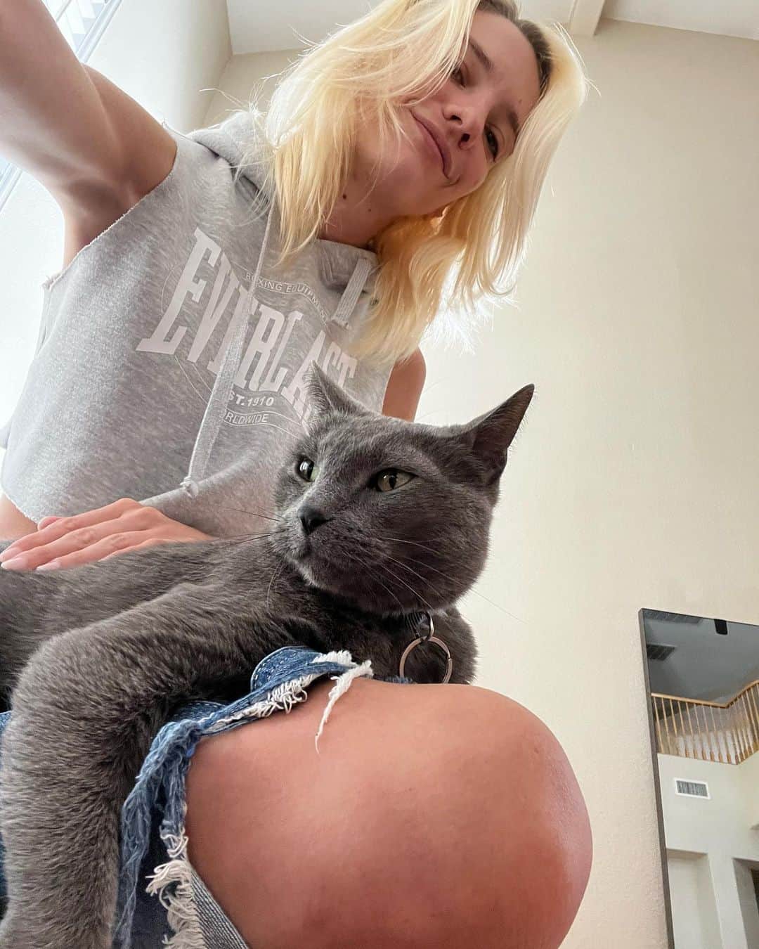ケナ・ジェームスのインスタグラム：「Kitty love 😻」