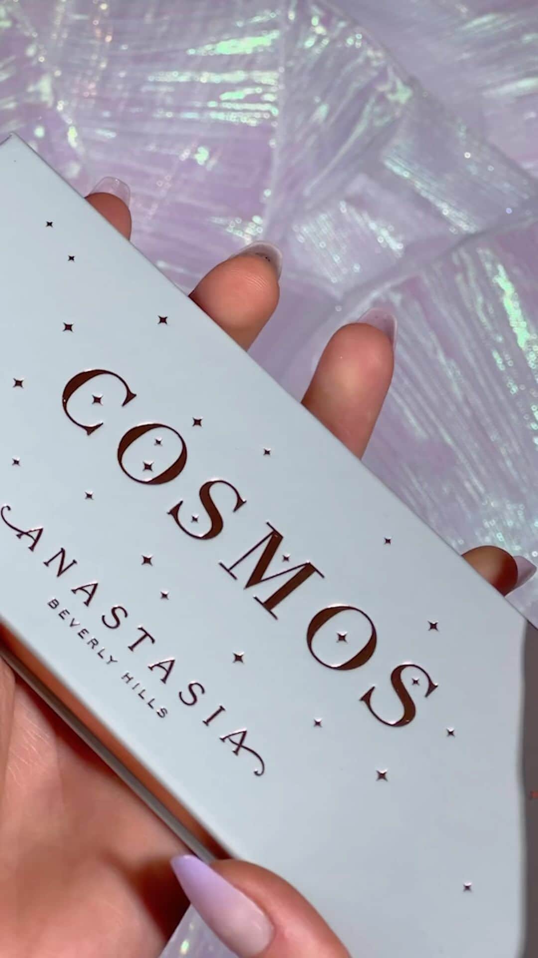 Anastasia Beverly Hillsのインスタグラム：「Because one swatch just isn’t enough 🥵 Tap the link in bio to get FREE SHIPPING with your #ABHCosmos order ✨  #AnastasiaBeverlyHills」