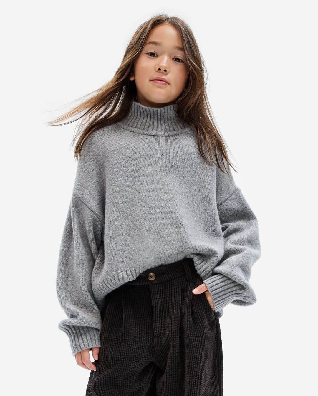 GAPのインスタグラム：「Soft as cashmere. Good wash after re-wash. Now for every generation. Get your @gapkids their CashSoft.」
