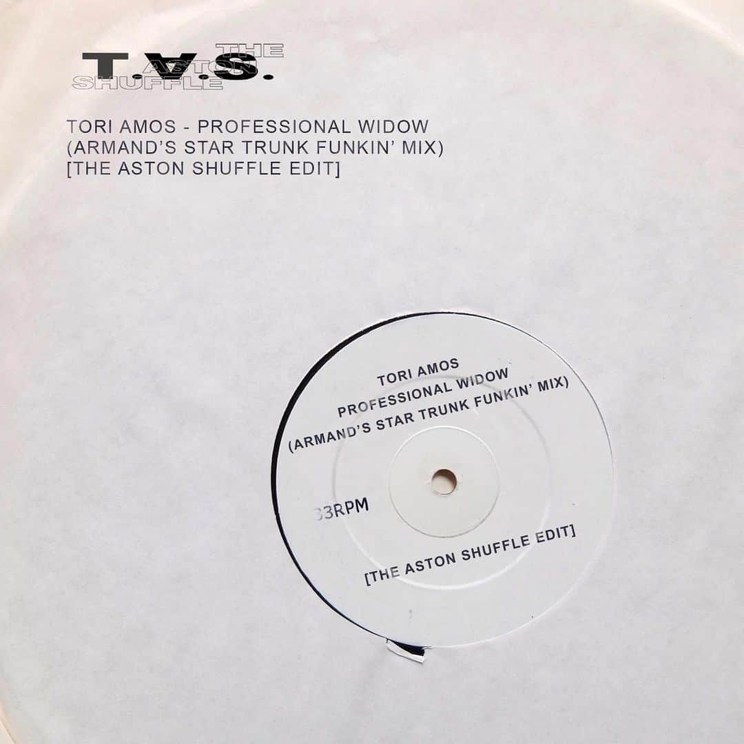 ジ・アストン・シャッフルのインスタグラム：「Alright let’s test these file name character limits… gonna drop my Professional Widow edit next week!  When I make a track I usually end up playing it in only certain types of shows, but this one has felt right to play in every set since I finished it & has gotten a great reaction every time. Pumped for you all to have it to listen to whenever it feels right to you 🤝  Weds in Americas/Thurs in Australia & just about everywhere else. Earlier if you’re on the mailing list 👀💌」