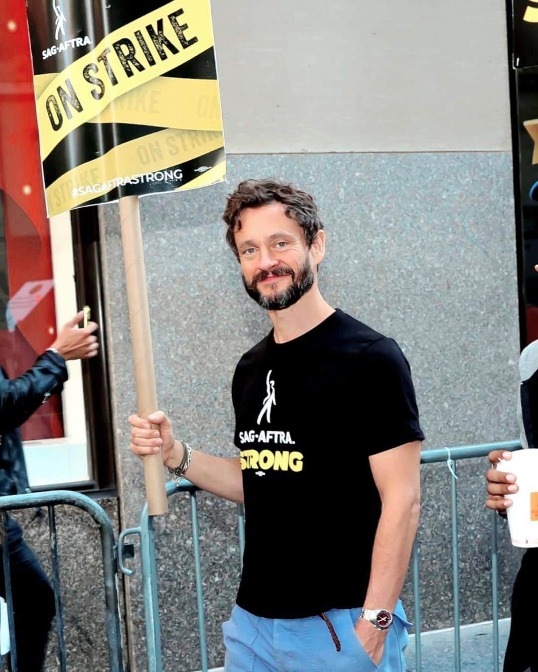 ヒュー・ダンシーのインスタグラム：「#OnStrike #SAGAFTRASTRONG ✊🏻| Hugh Dancy, Jill Henessey, Megan Boone, Margarita Levieva, Bill Irwin, Mark D. Friedman and John Carroll Lynch are seen on the SAG-AFTRA picket line on October 03, 2023 in New York City.  📸: Jose Perez/Bauer-Griffin」