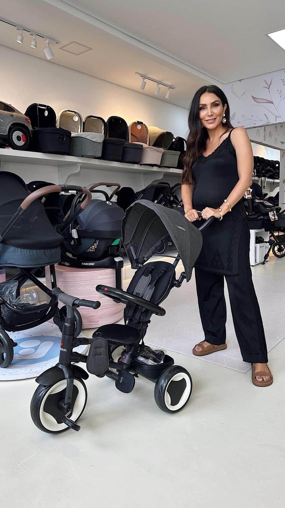 Lalá Noletoのインスタグラム：「É muito fascinante fazer enxoval de bebê! Melhor ainda se você pode fazer TUDO em um só lugar e no Brasil! Apaixonada pela @totalbabystore 💕 Tudo mesmo, de todas as marcas em um só lugar. Já resolvi a vida!! Vem comigo ver o enxoval do Dudu」