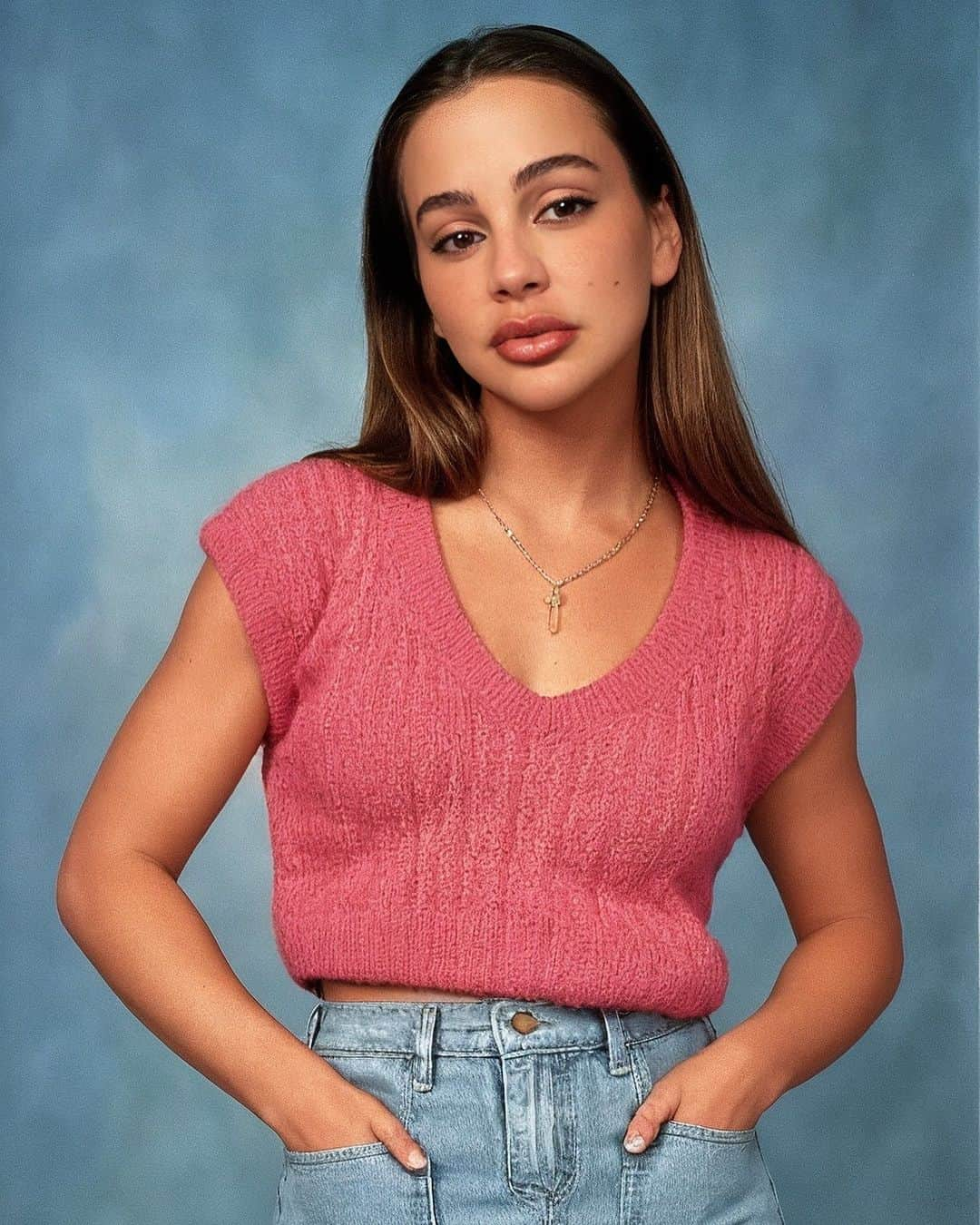 Abigail Macさんのインスタグラム写真 - (Abigail MacInstagram)「AI yearbook photos trend! The first one I feel like is the most accurate (I was in HS in the 2000’s) which one is your fav?! 🥳🥳🥳 #ai #90syearbook #yearbookphoto」10月5日 6時57分 - msabigailmac