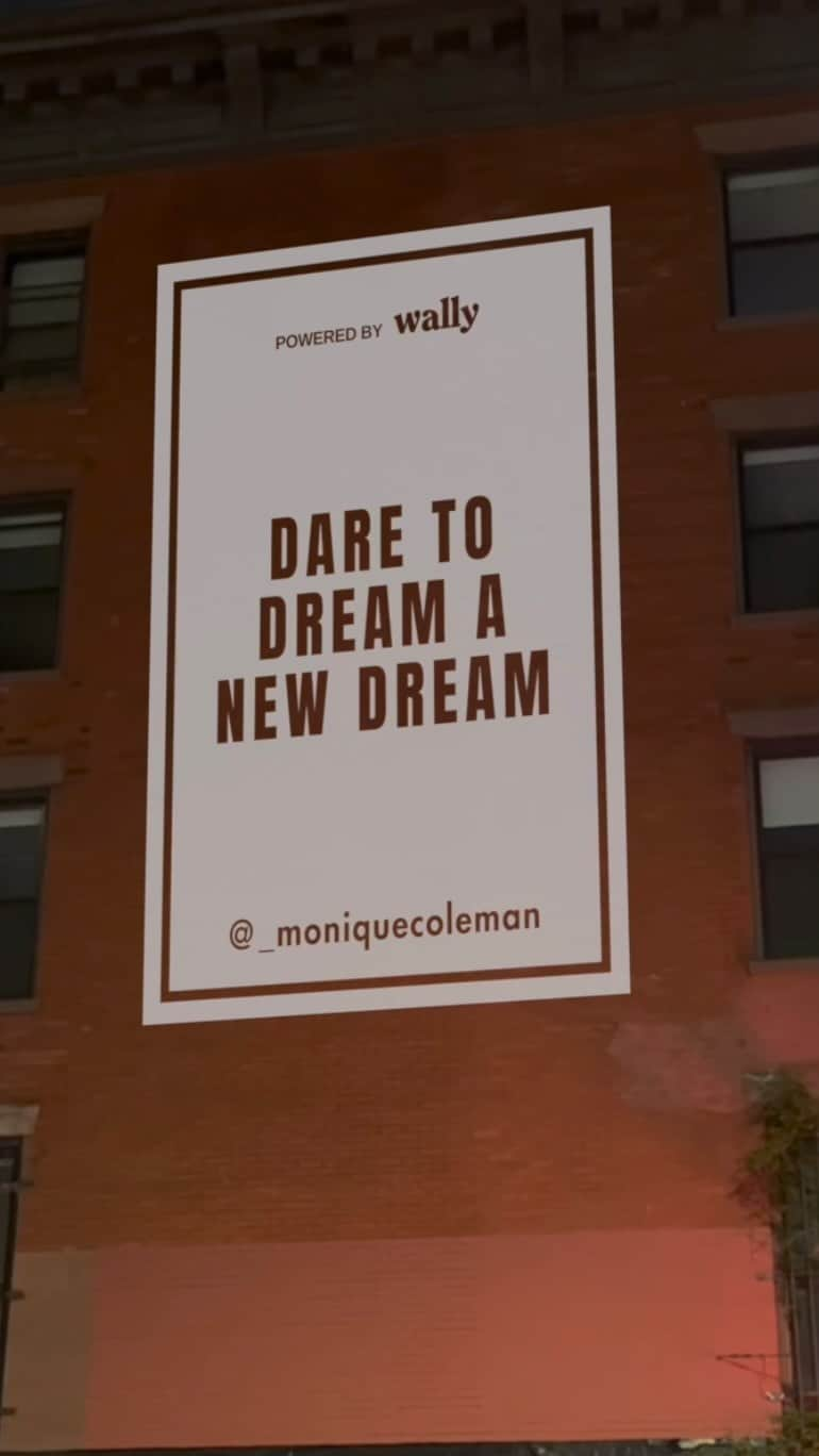 モニーク・コールマンのインスタグラム：「✨ Dare to Dream A New Dream ✨  I’m thrilled to announce my recent collaboration with @wally • who’s mission is to to radiate positivity worldwide by projecting uplifting and inspirational quotes onto walls in diverse locations around the globe.  I chose this quote because my life has been anything but linear! And although I believe we should “follow our dreams” I also think it’s important to recognize that we can grow and evolve. I hope that people who see this quote are inspired to be bold, take risks, and realize you’re never too old to DREAM again!  #GoodVibesMovement #Wally」