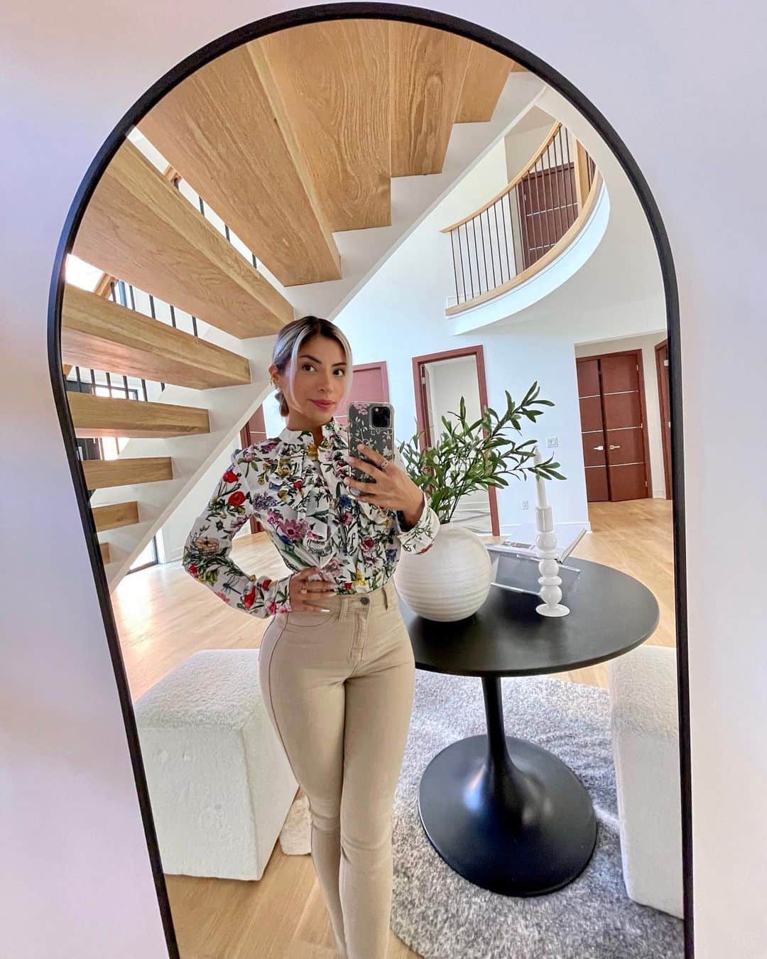 のインスタグラム：「Pick Your Home 🏡  📧 jessenia@signaturerealtynj.com  #luxurylifestyle #properties #realtors #homes #firsttimehomebuyer #homeforsale  #lifestyle #homedecor #listing #njrealtor#realtorsofinstagram #openhouse #interior #luxuryliving #homebuying #njrealestate #ootd」