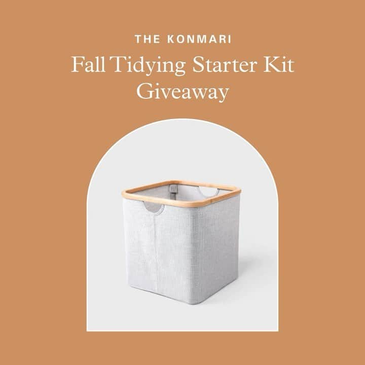 近藤麻理恵のインスタグラム：「🍁KonMari’s Fall Giveaway🍁 KonMari is having a Fall Tidying Starter Kit Giveaway to give back and celebrate the changing seasons!  🍁October 4th - October 16th 11:59pm PT 🍁Winner will be emailed within 5 calendar days after the giveaway ends!  How to join: ① Go to the link in @konmari.co called: 🍁Join the KonMari Fall Giveaway🍁 ② Read the terms and conditions and enter your information so we can notify the winner✨  🍁Joy-Sparking Prizes ($300+ Value) (1) Cotton and Bamboo Underbed Storage Box (1) Stacking Storage Box With 4 Compartments (1) Stacking Storage Box With 3 Compartments (1) Collapsible Bamboo & Cotton Square Storage Basket (1) Soapply x KonMari Mindful Home Cleaning Kit (1) Spark Joy: An Illustrated Master Class on the Art of Organizing and Tidying Up (2) Let Go With Gratitude Bags Set of 5  One lucky winner will be selected to win a wide selection to kickstart your tidying journey!  #giveaway #konmari #organization #organizationinspiration #tidying #mariekondo」