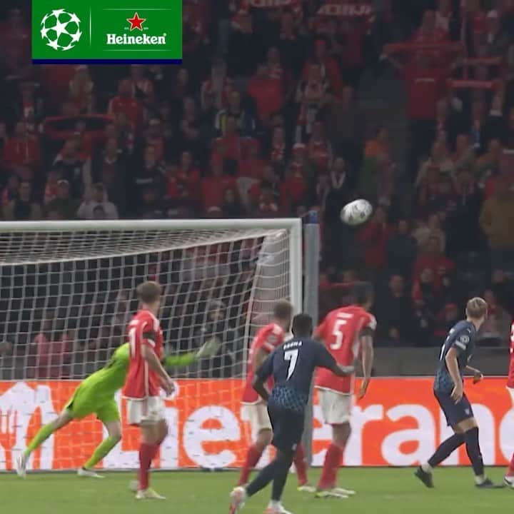 UEFAチャンピオンズリーグのインスタグラム：「Just beautiful strikes ❤️ Who did it best?  #UCLGOTW @heineken」
