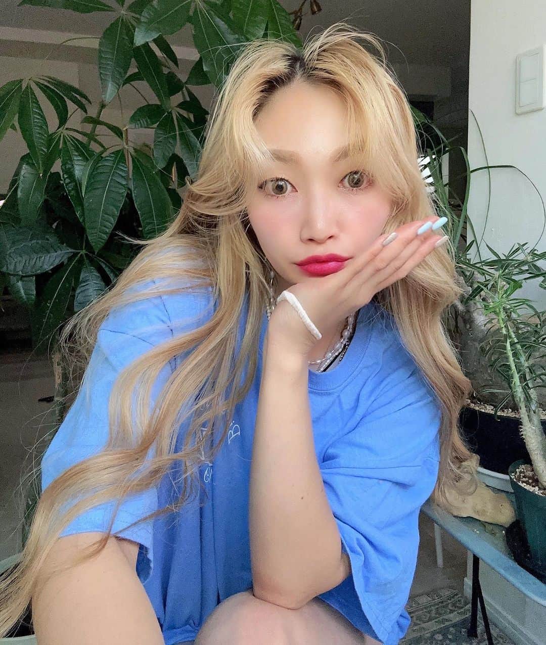 のインスタグラム：「1枚目いつもの私 2枚目はるかにイメチェンしてもらった日 3枚目今日 🫶🫶🫶 次もカラーが楽しみ❤️」