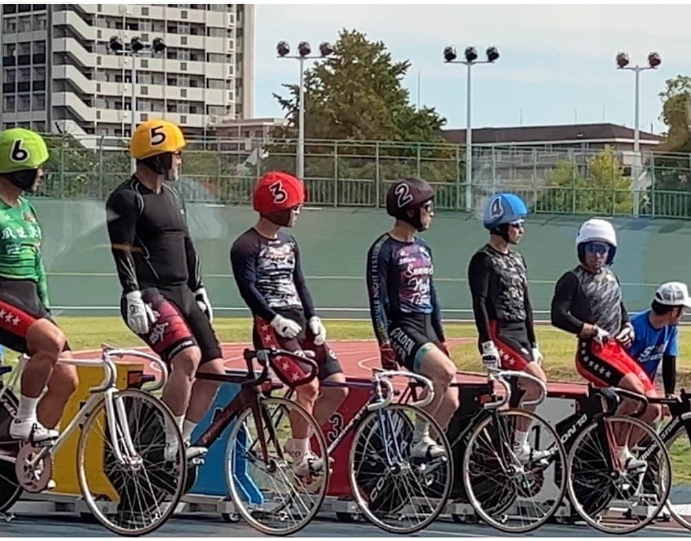 峰さやかさんのインスタグラム写真 - (峰さやかInstagram)「. 2023.10.3Tue  KAWASAKI KEIRIN 南関東 地区プロを観に川崎競輪にいって来ました🫧 . . 競輪以外の自転車競技を生で観るのも 川崎競輪でレースを観られるのも初めてで 嬉しさとどきどきでした🫧 . . . #川崎競輪 #地区プロ #南関東 #競輪 #自転車競技 #神奈川 #南関 #競輪 #競輪予想 #競輪好きな人と繋がりたい #競輪女子 #ケイリン #keirin #경륜　#velodrome #bicyclerace #bicycle #競輪場 #郡司浩平 #青野将大  #ootd #私服 #私服コーデ #作品撮り #ポートレート #japanesegirl #asiangirl #写真好きな人と繋がりたい #写真撮ってる人と繋がりたい #被写体」10月5日 8時24分 - saya_officialxx