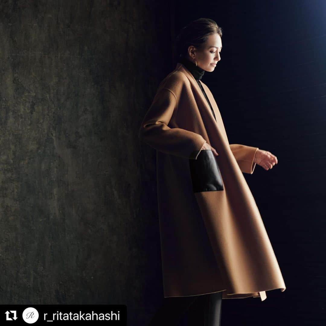 高橋リタさんのインスタグラム写真 - (高橋リタInstagram)「よろしくお願いいたします♪  #Repost @r_ritatakahashi with @use.repost ・・・ . 〈 R 〉Autumn & Winter 2023 START 期間限定ショップ開催  ----------  “R”の新しい秋冬コレクションがショップにてお求めいただけます。  【Rお取り扱い店舗・期間】  ■阪急うめだ本店 10/4 Wed. - 10/17 Tue. ［Collection 1］ 11/1 Wed. - 11/14 Tue. ［Collection 2］　  ■大丸心斎橋店 10/11 Wed. - 10/31 Tue.［Collection 1］ 11/15 Wed. - 12/5 Tue. ［Collection 2］  ■ジェイアール名古屋タカシマヤ店 10/11 Wed. - 10/17 Tue.［Collection 1］ 11/8 Wed. - 11/14 Tue. ［Collection 2］  ■23区Select 松屋銀座 10/13 Fri. - 10/26 Thu.［Collection 1］ 10/27 Fri. - 11/23 Thu.［Collection 2］   ※開催店舗・開催期間は変更になる場合がございます。 ※ また店舗では9/4(月)からカタログの配布、 各店舗Rお取り扱い開始日からノベルティプレゼントも行いますので、 是非お手にとっていただけますと幸いです。 ご来店、心よりお待ちしております。  #r_takahashi #ritatakahashi #髙橋リタ #高橋リタ #POPUP #POPUPSHOP」10月5日 8時32分 - jojopon